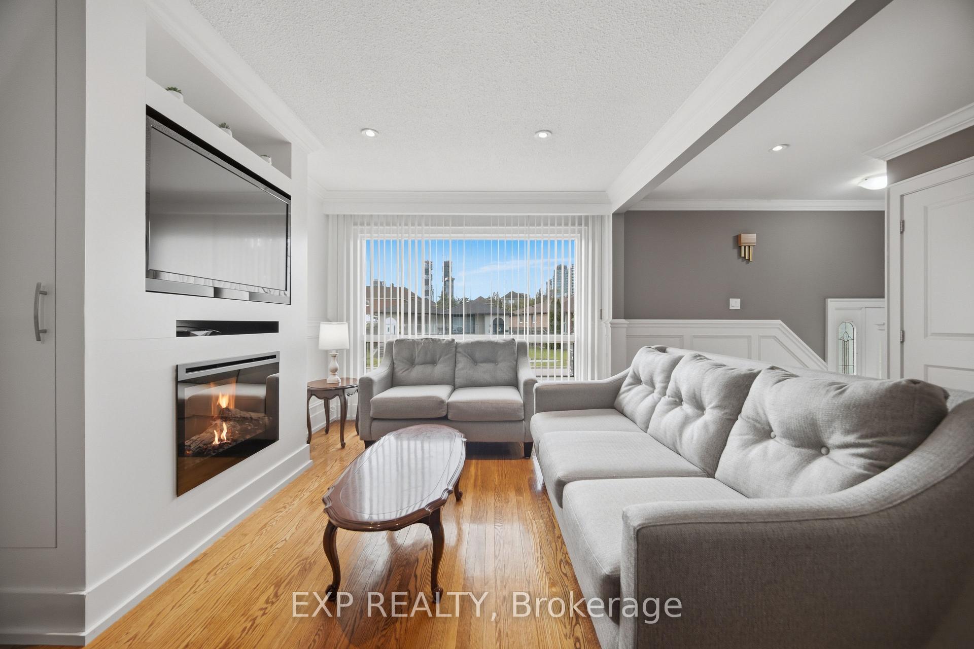 Photo 6 of 106 Hanson Road, Mississauga, Fairview — HOMEH