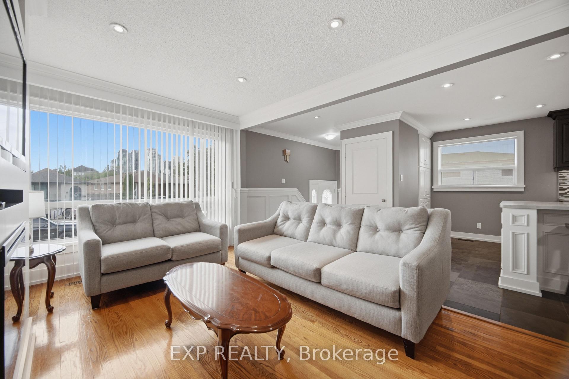 Photo 7 of 106 Hanson Road, Mississauga, Fairview — HOMEH