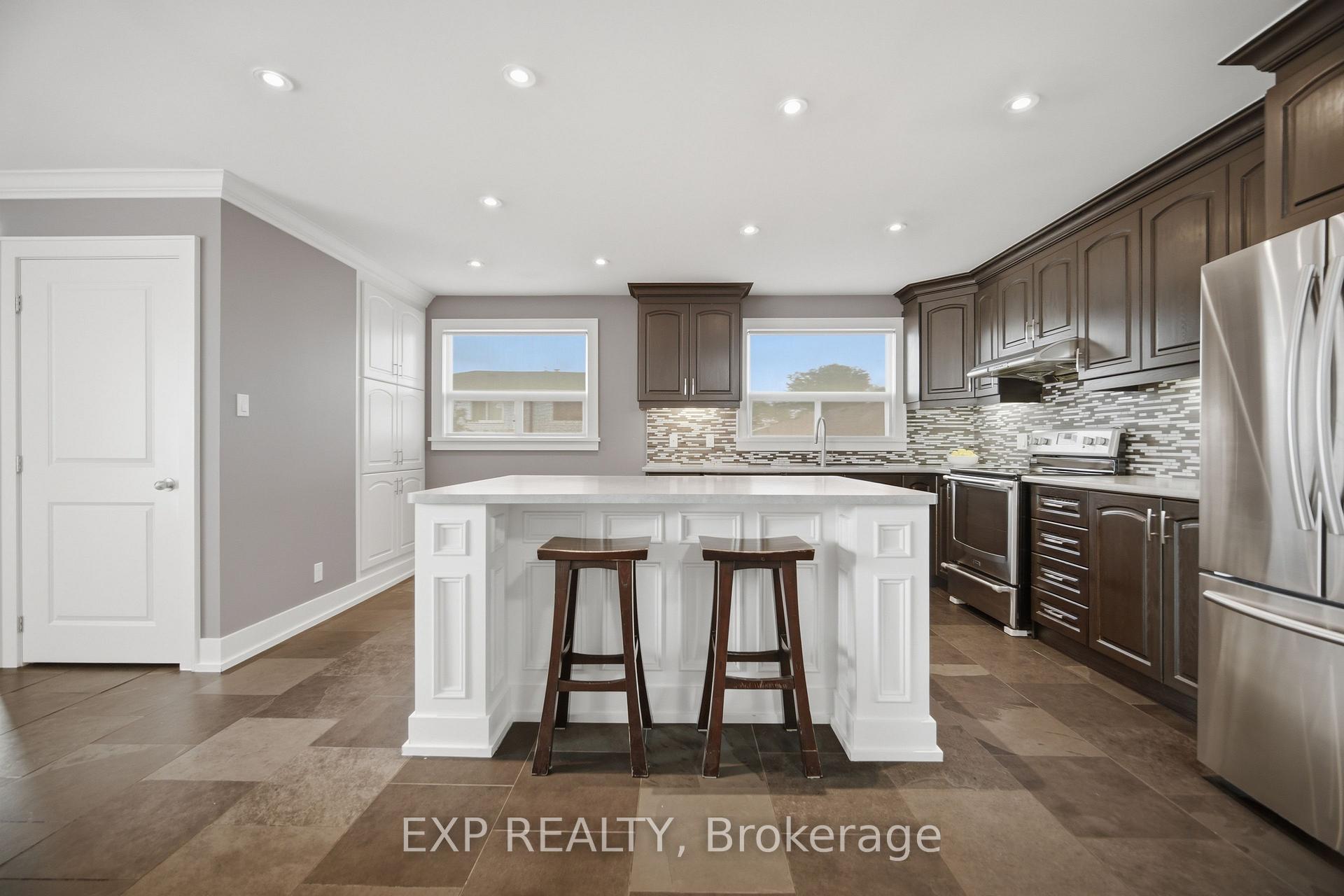 Photo 12 of 106 Hanson Road, Mississauga, Fairview — HOMEH