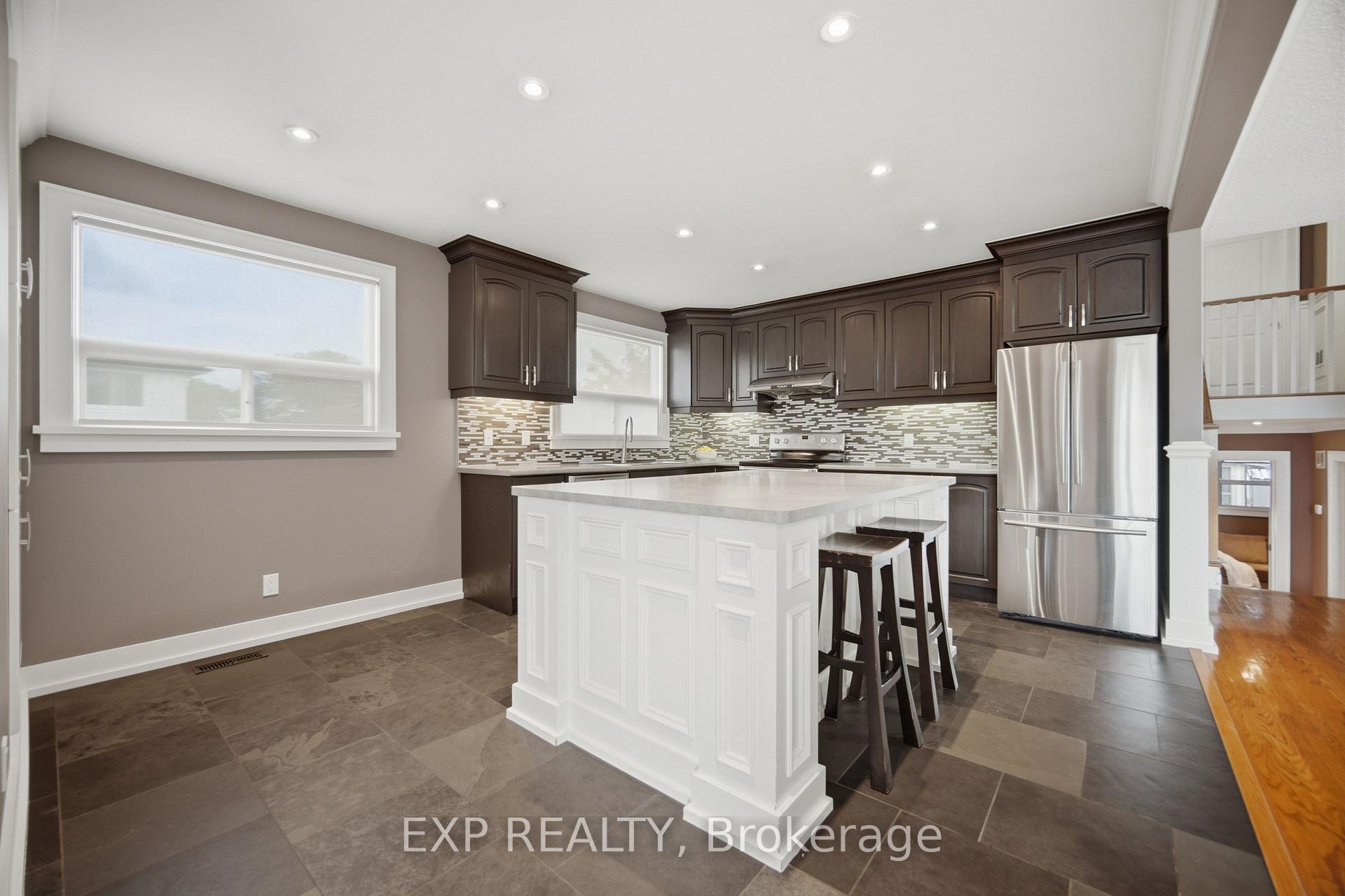 Photo 13 of 106 Hanson Road, Mississauga, Fairview — HOMEH