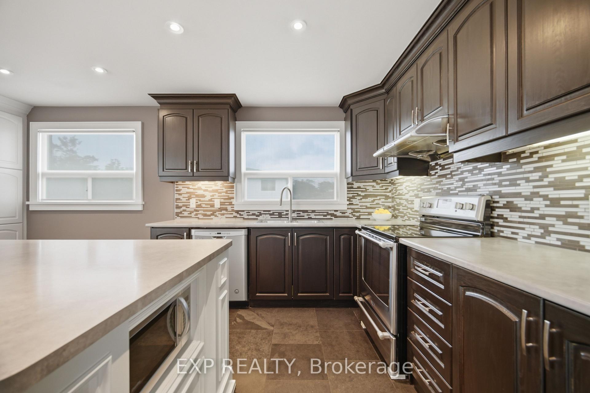 Photo 15 of 106 Hanson Road, Mississauga, Fairview — HOMEH
