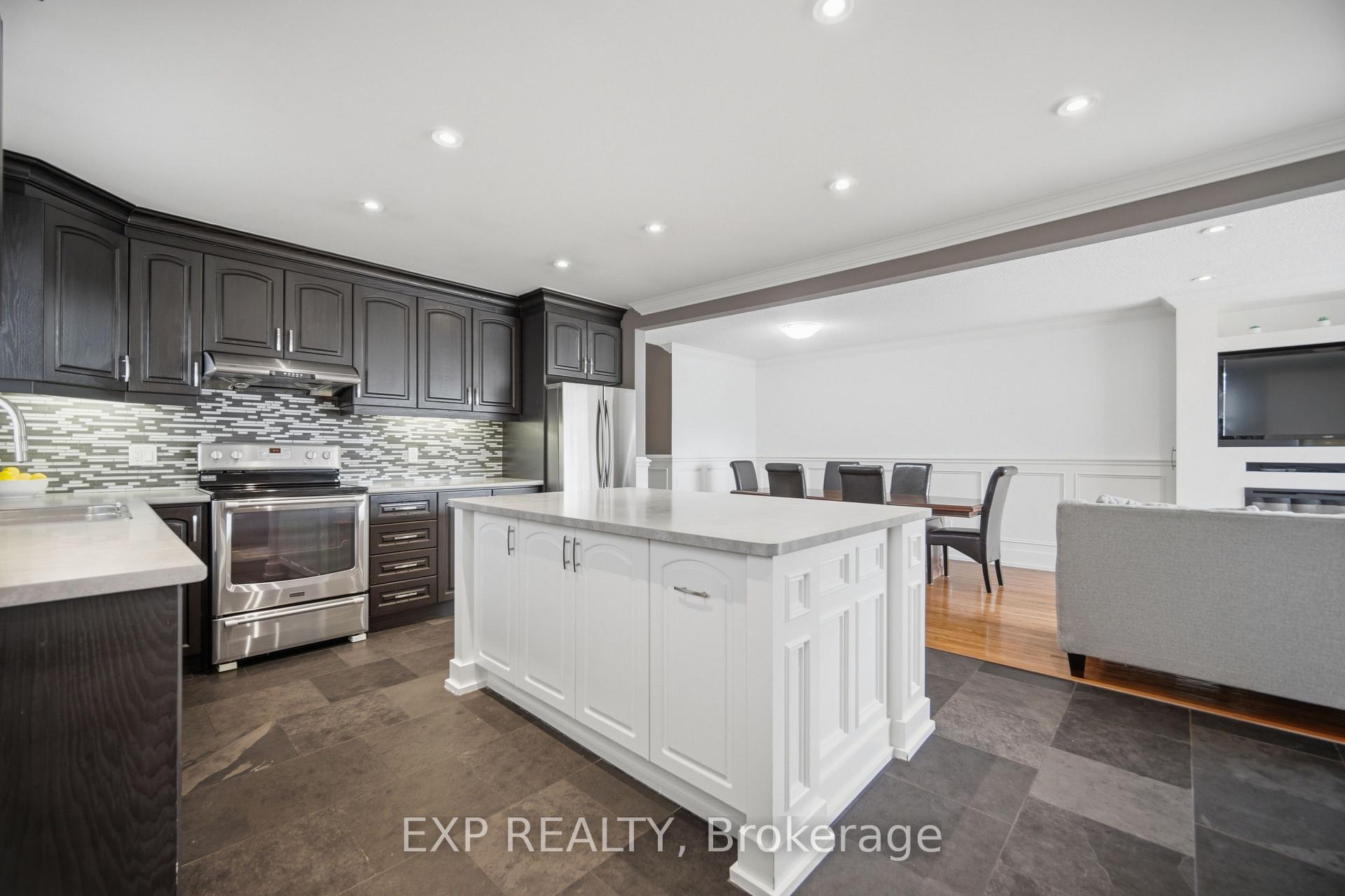 Photo 16 of 106 Hanson Road, Mississauga, Fairview — HOMEH