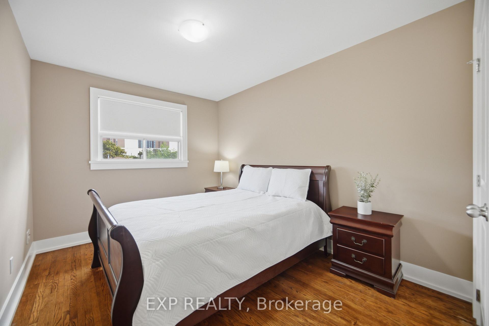Photo 21 of 106 Hanson Road, Mississauga, Fairview — HOMEH