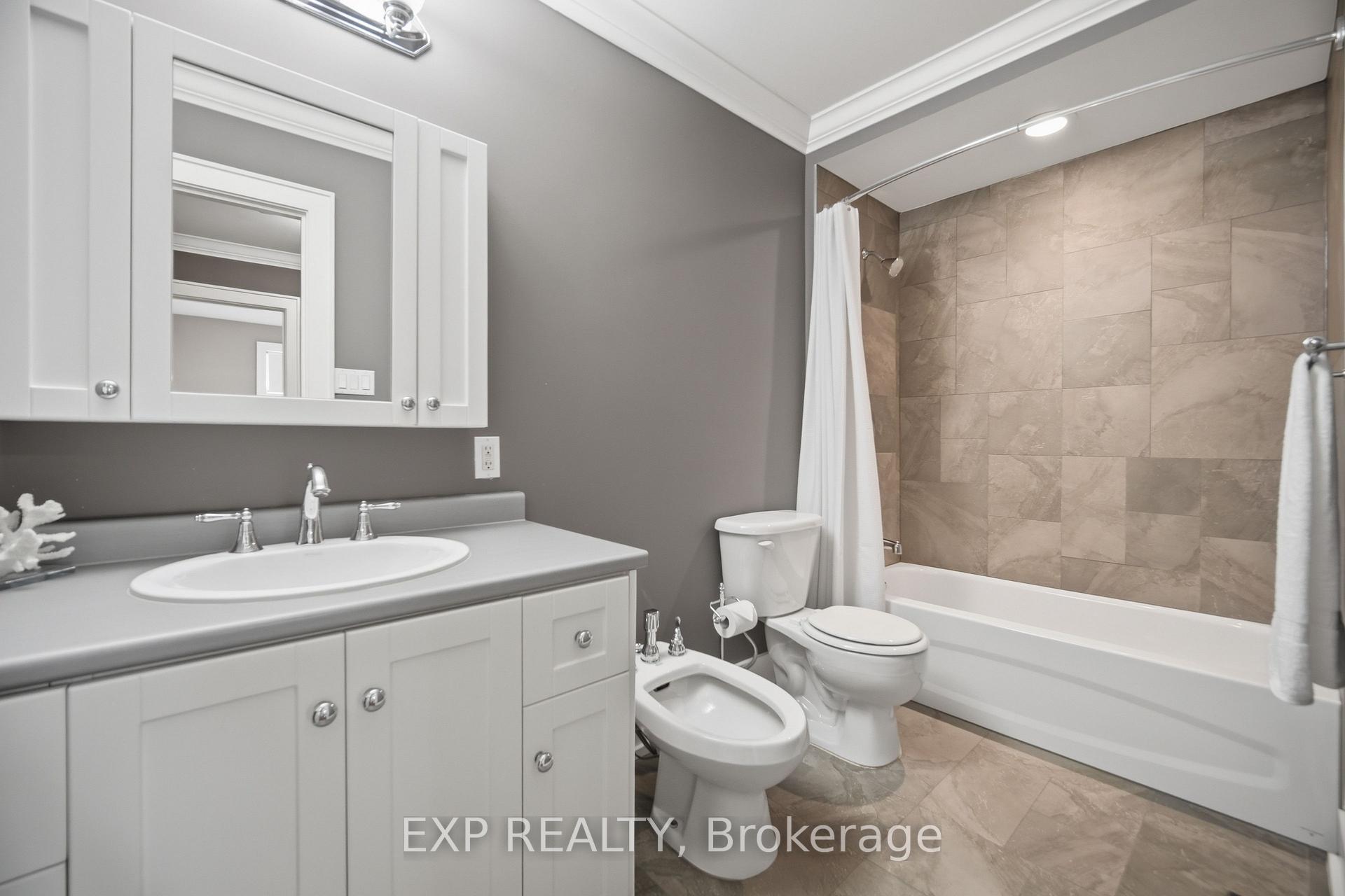 Photo 24 of 106 Hanson Road, Mississauga, Fairview — HOMEH