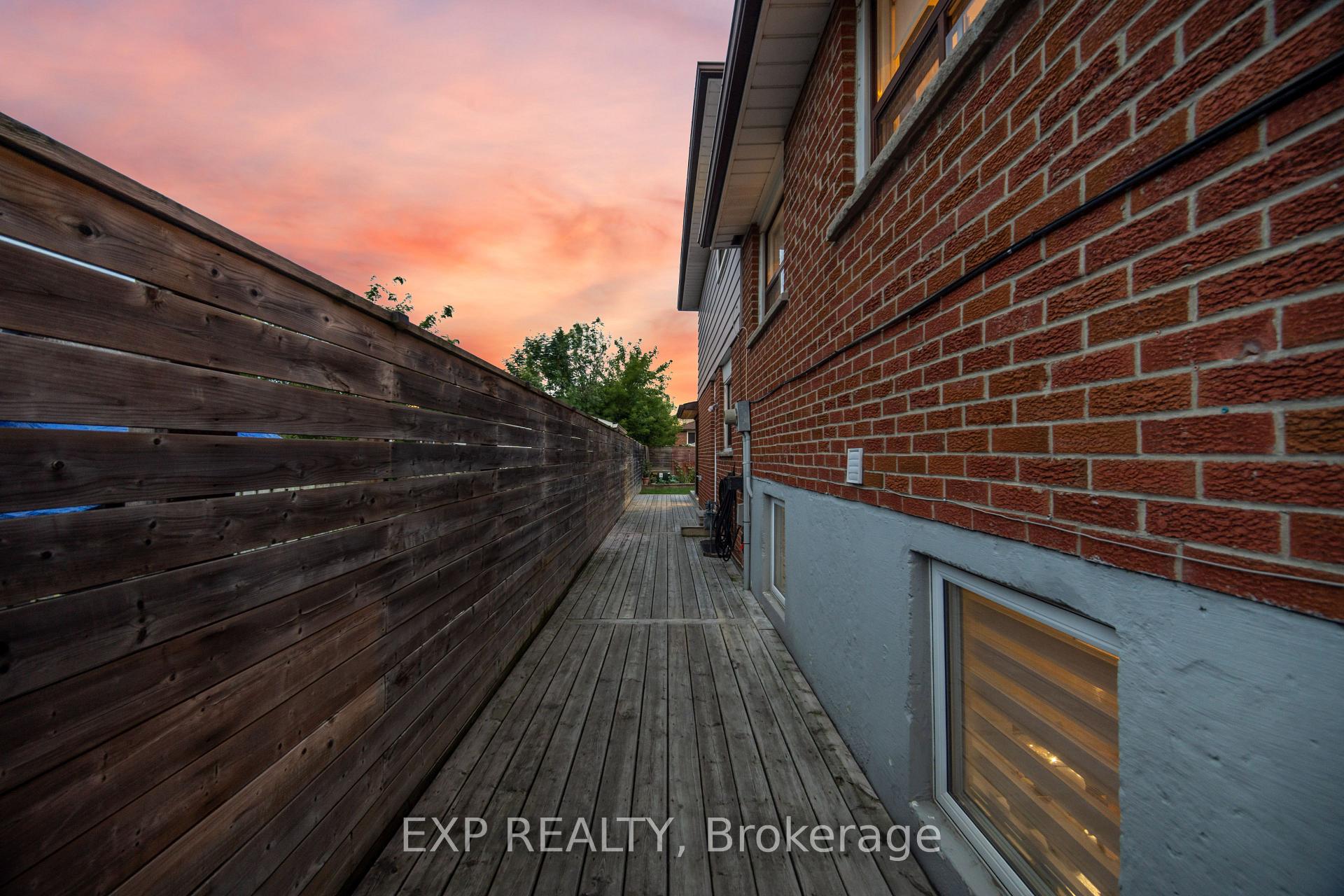 Photo 42 of 106 Hanson Road, Mississauga, Fairview — HOMEH