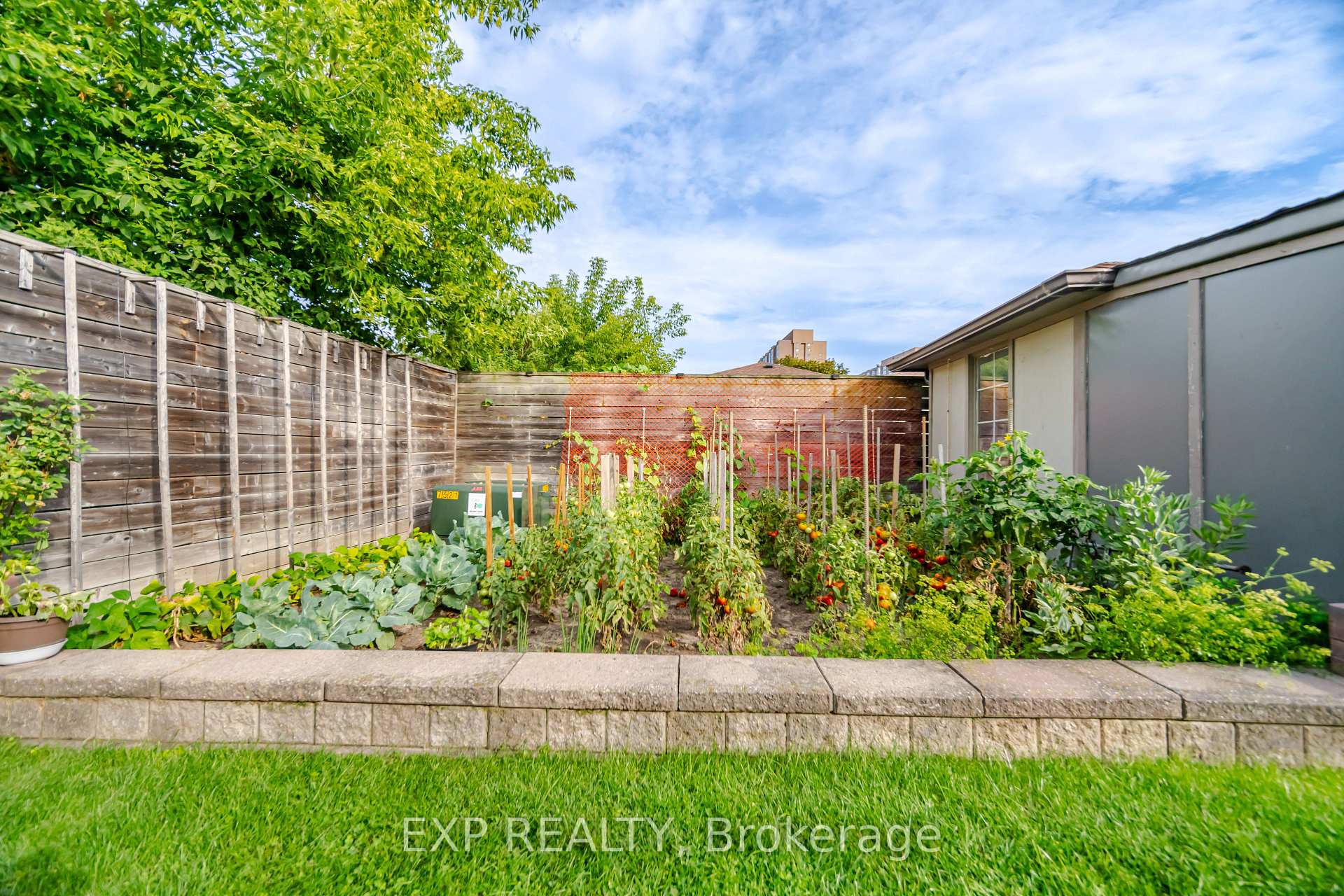 Photo 47 of 106 Hanson Road, Mississauga, Fairview — HOMEH
