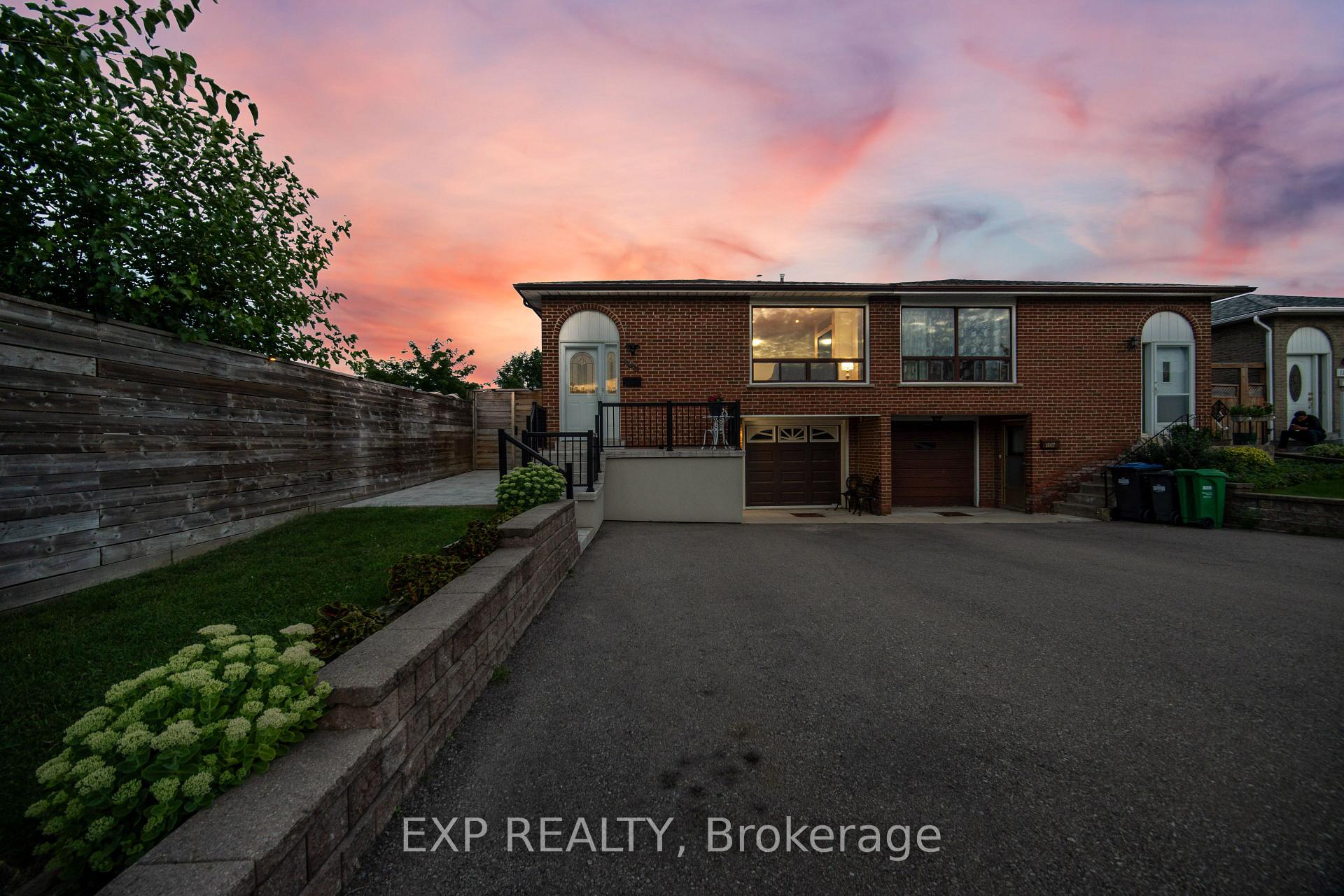Photo 50 of 106 Hanson Road, Mississauga, Fairview — HOMEH