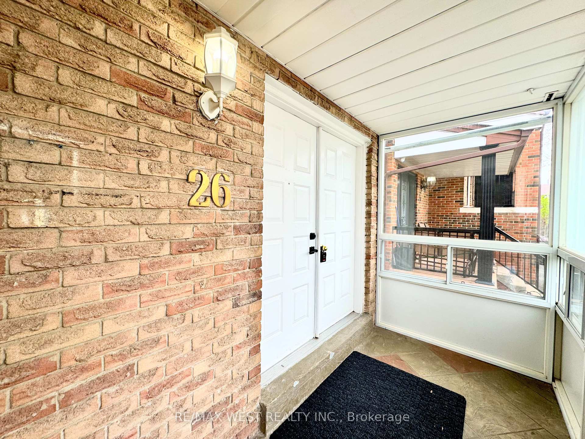 Photo 4 of 26 Brownridge Crescent, Etobicoke, West Humber-Clairville — HOMEH