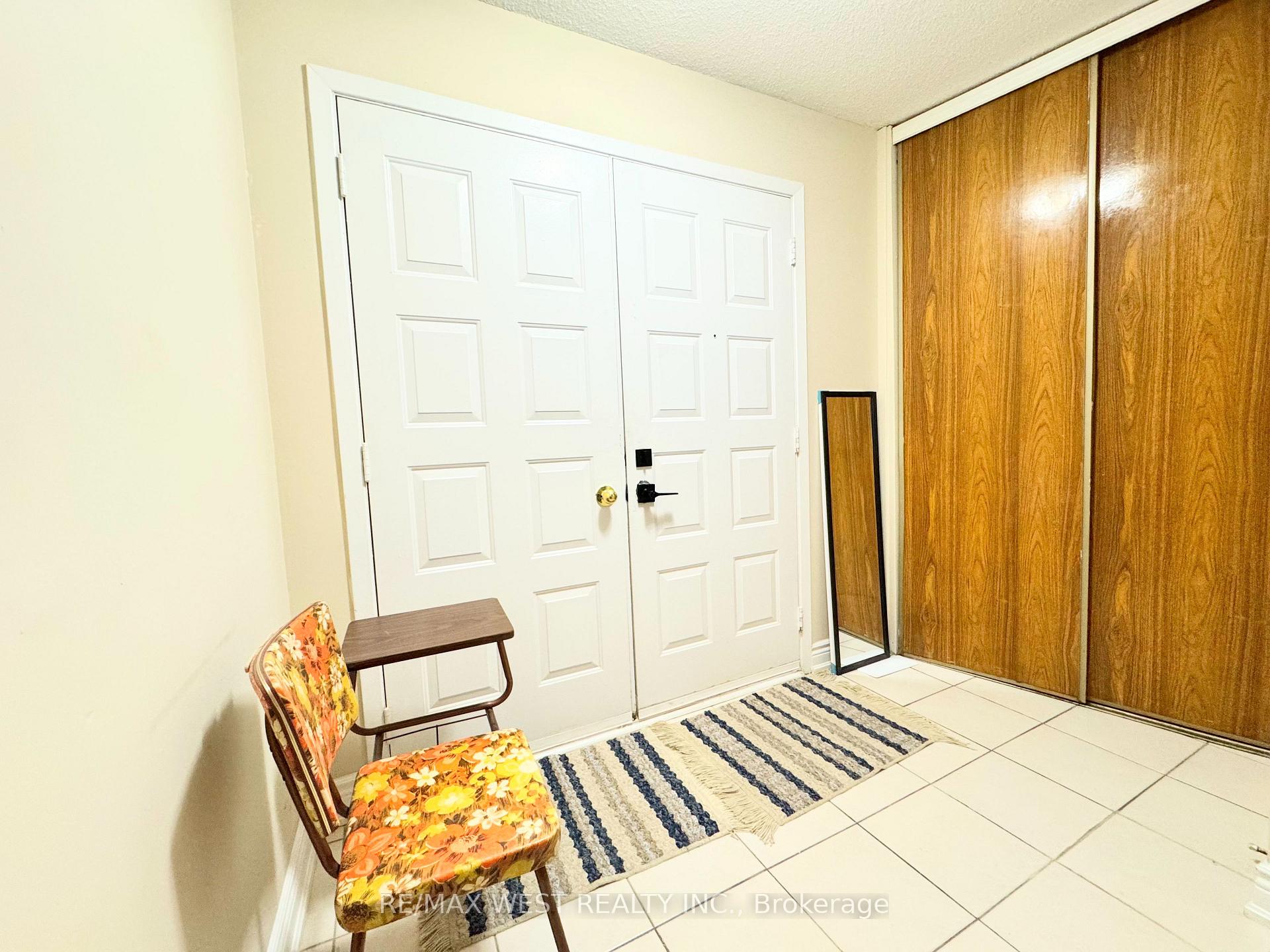 Photo 5 of 26 Brownridge Crescent, Etobicoke, West Humber-Clairville — HOMEH