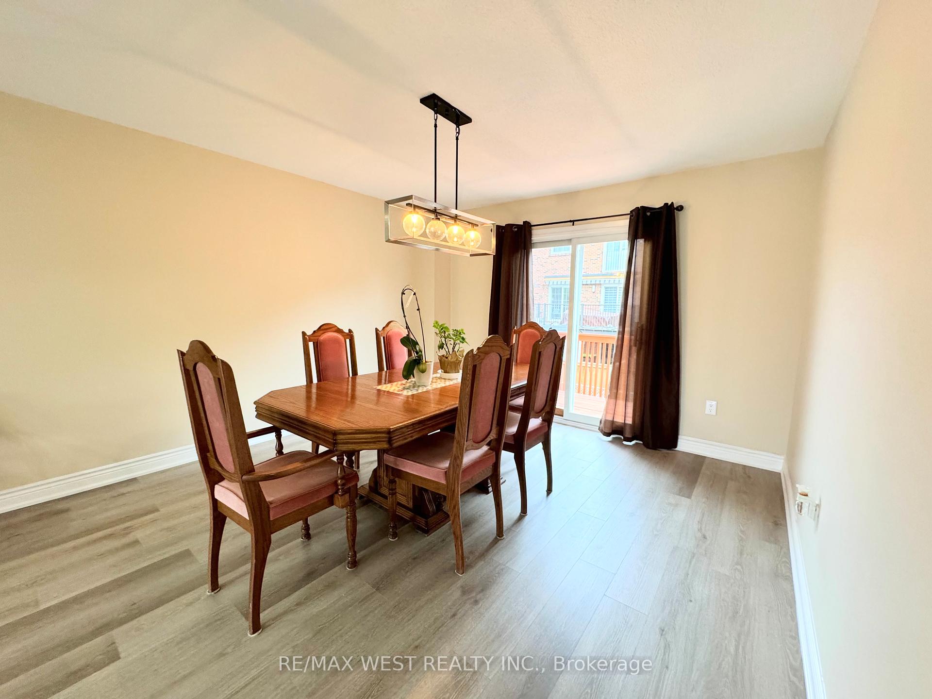 Photo 9 of 26 Brownridge Crescent, Etobicoke, West Humber-Clairville — HOMEH