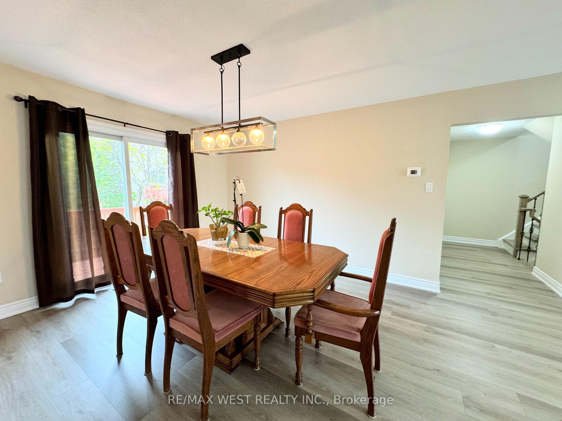 Photo 10 of 26 Brownridge Crescent, Etobicoke, West Humber-Clairville — HOMEH