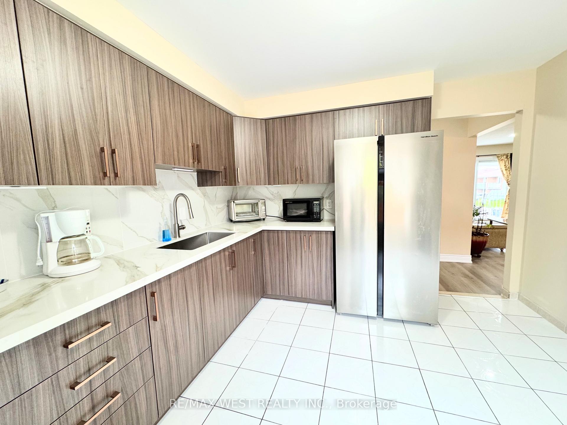 Photo 14 of 26 Brownridge Crescent, Etobicoke, West Humber-Clairville — HOMEH
