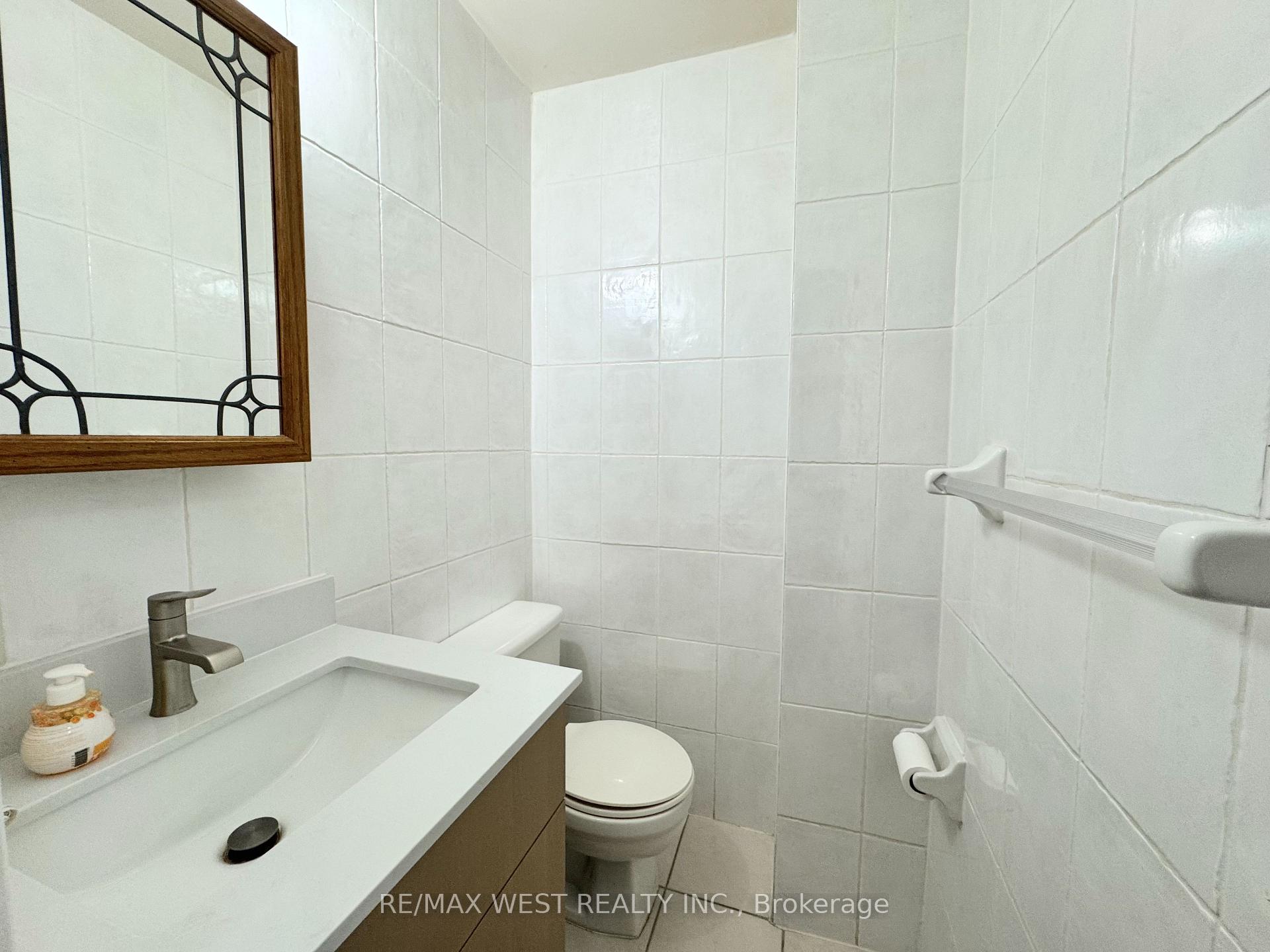 Photo 15 of 26 Brownridge Crescent, Etobicoke, West Humber-Clairville — HOMEH