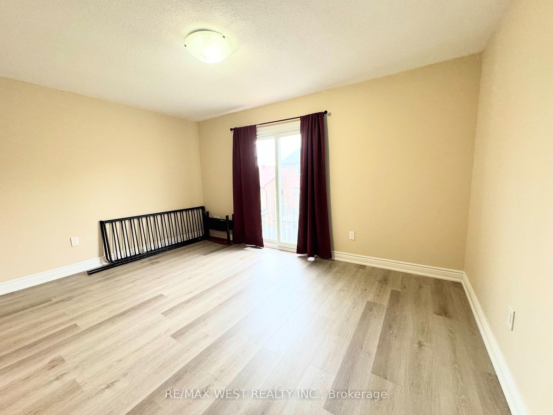 Photo 16 of 26 Brownridge Crescent, Etobicoke, West Humber-Clairville — HOMEH