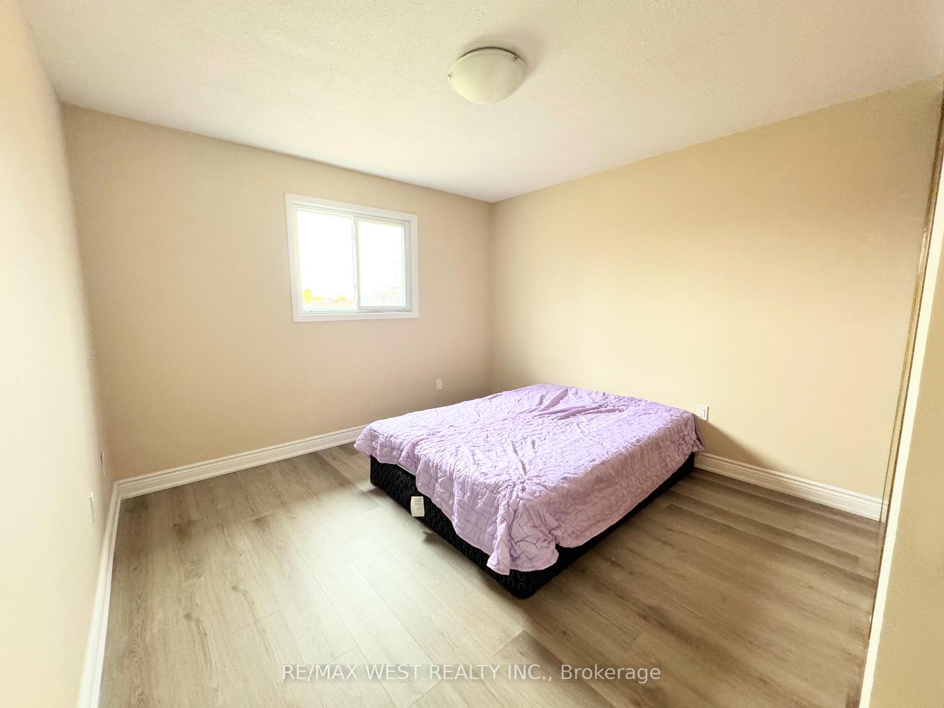 Photo 19 of 26 Brownridge Crescent, Etobicoke, West Humber-Clairville — HOMEH