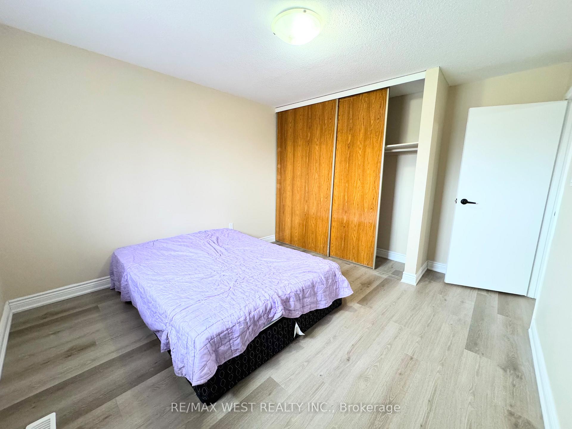 Photo 20 of 26 Brownridge Crescent, Etobicoke, West Humber-Clairville — HOMEH