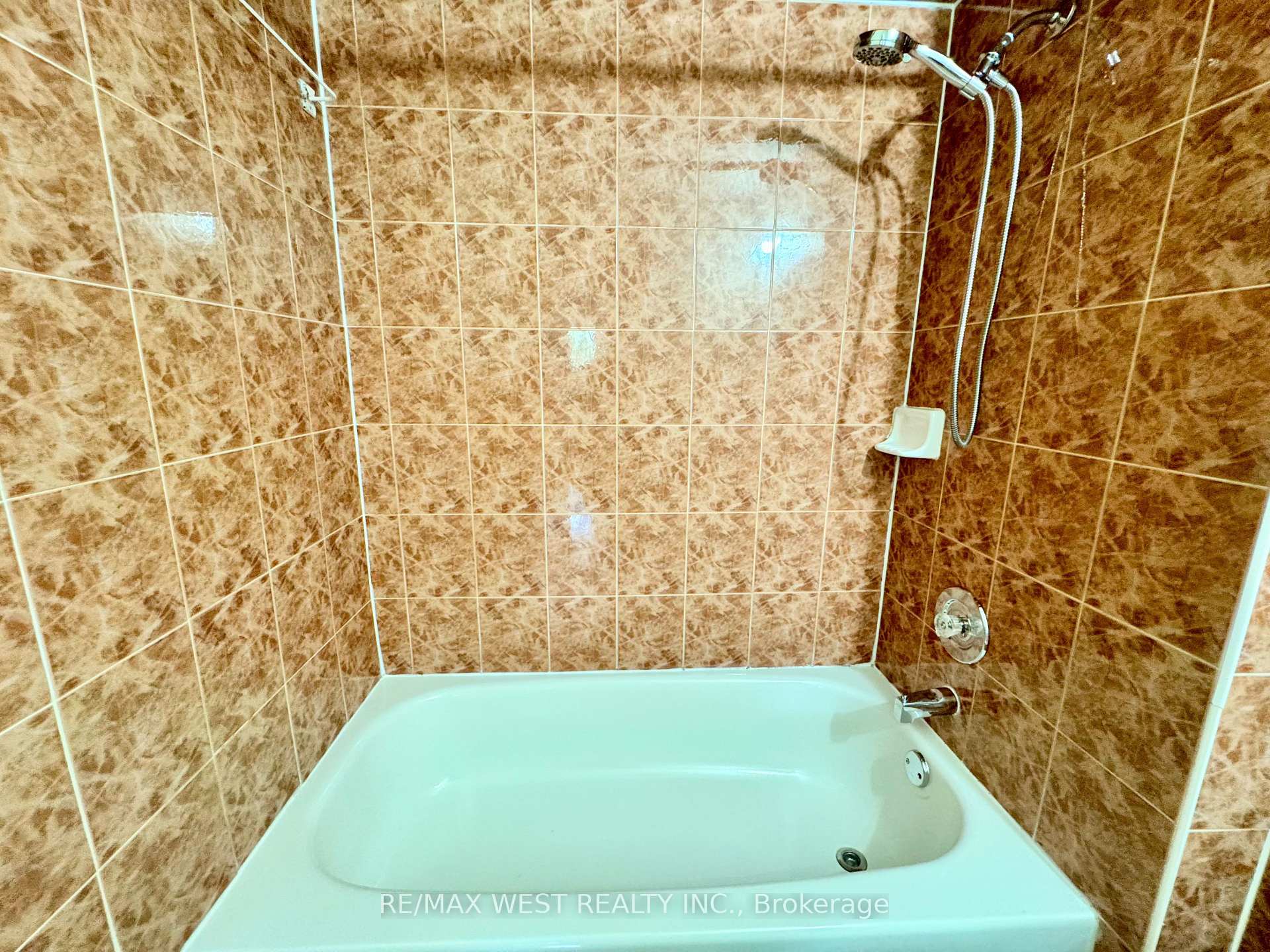 Photo 21 of 26 Brownridge Crescent, Etobicoke, West Humber-Clairville — HOMEH