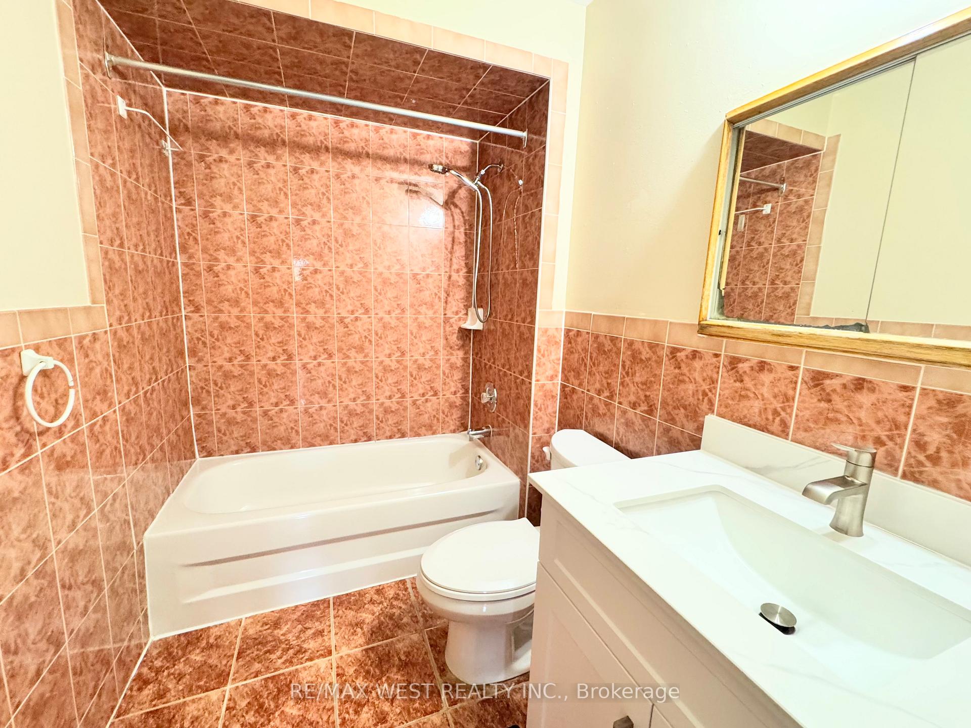 Photo 22 of 26 Brownridge Crescent, Etobicoke, West Humber-Clairville — HOMEH