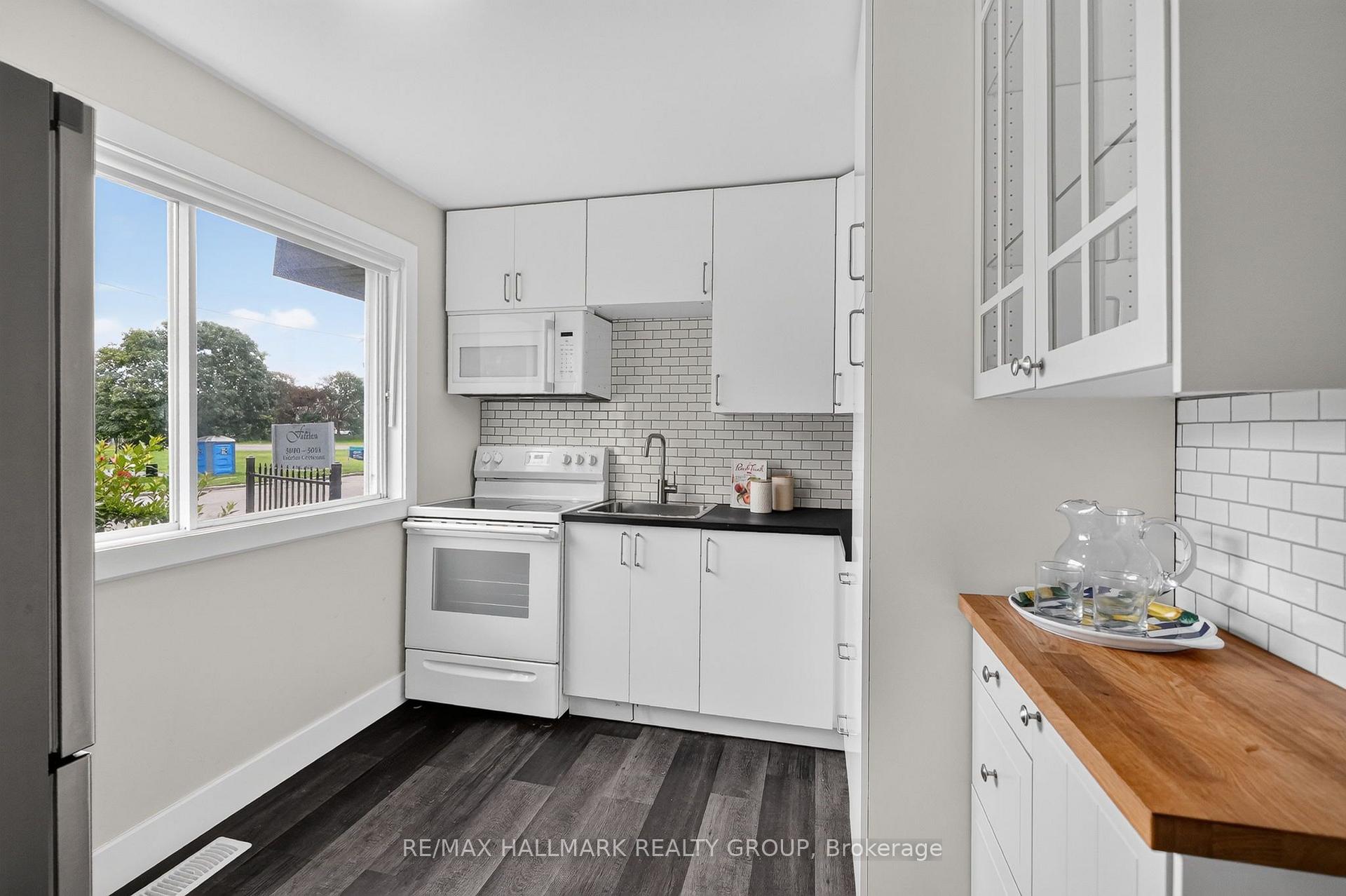 Photo 4 of 2998 Fairlea Crescent, Ottawa, Heron Gate/Industrial Park — HOMEH