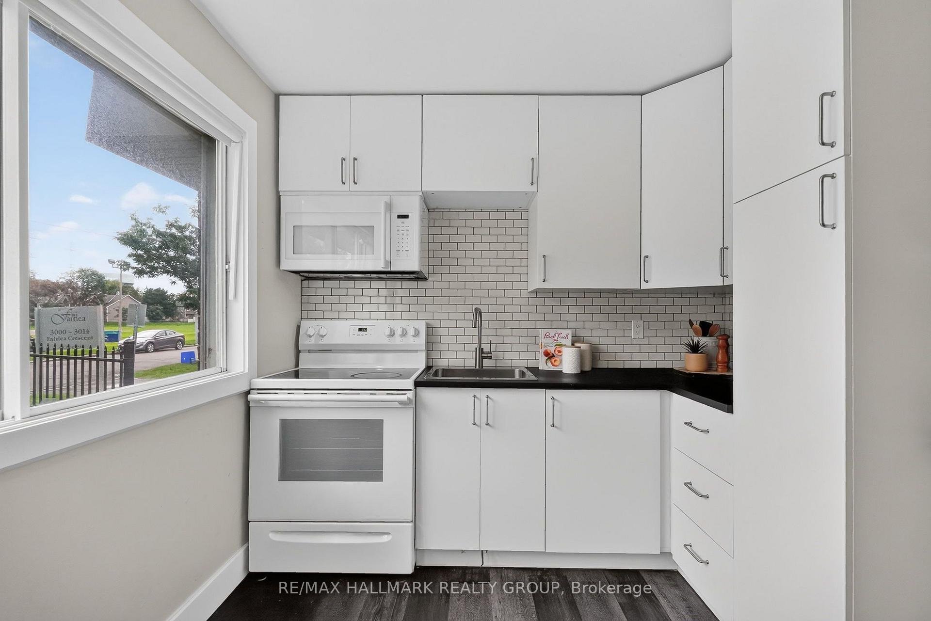 Photo 6 of 2998 Fairlea Crescent, Ottawa, Heron Gate/Industrial Park — HOMEH