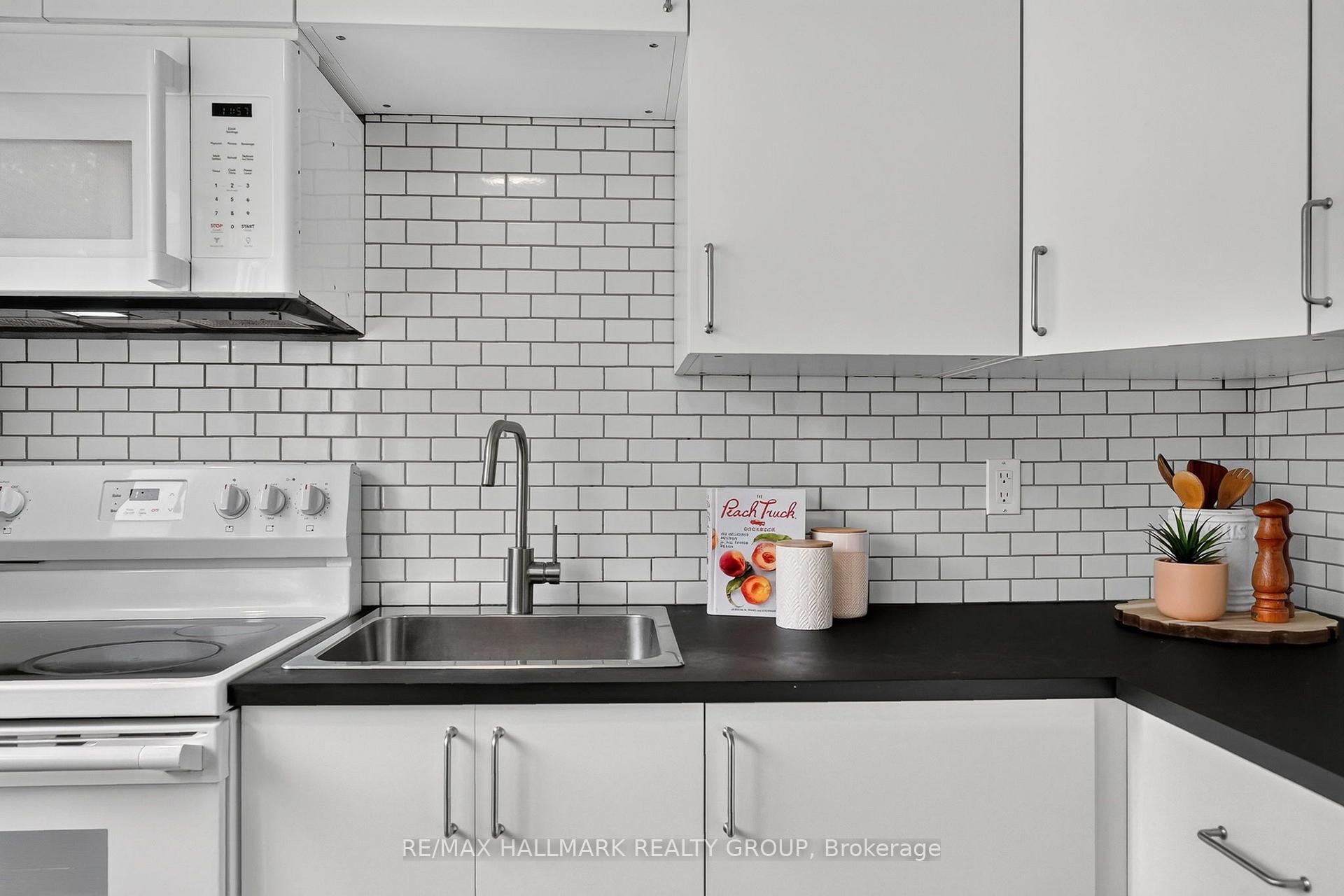 Photo 8 of 2998 Fairlea Crescent, Ottawa, Heron Gate/Industrial Park — HOMEH