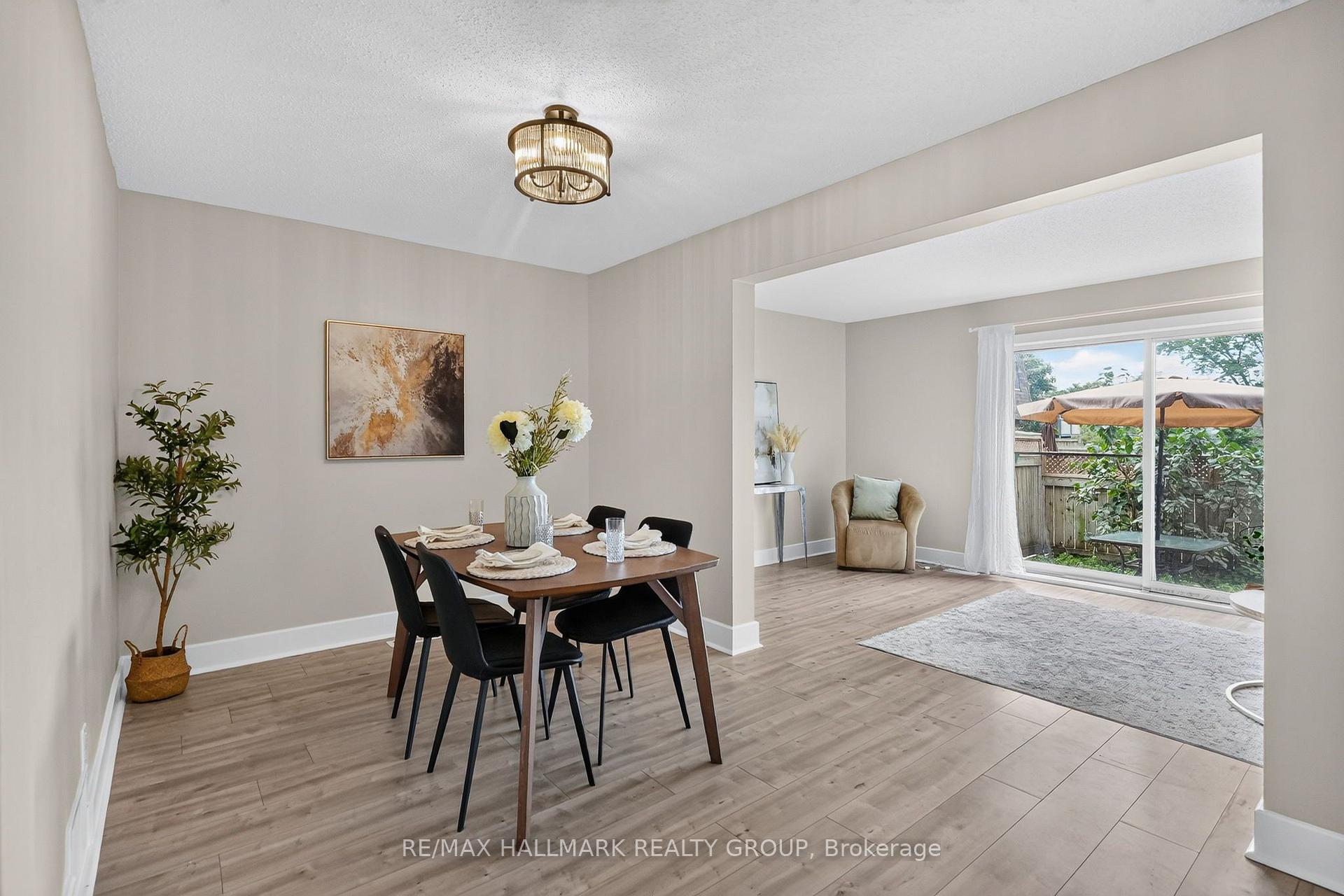 Photo 11 of 2998 Fairlea Crescent, Ottawa, Heron Gate/Industrial Park — HOMEH