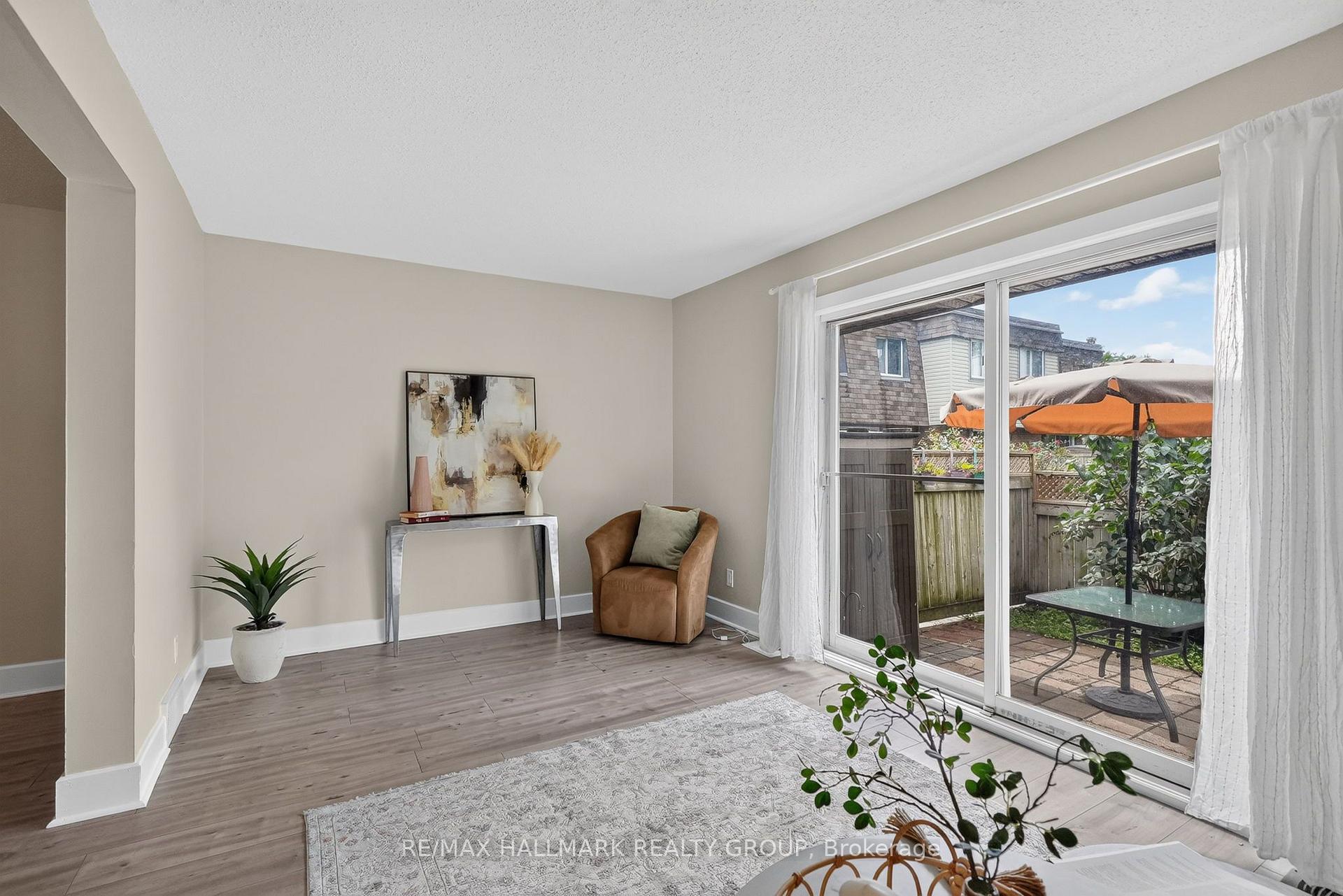 Photo 12 of 2998 Fairlea Crescent, Ottawa, Heron Gate/Industrial Park — HOMEH