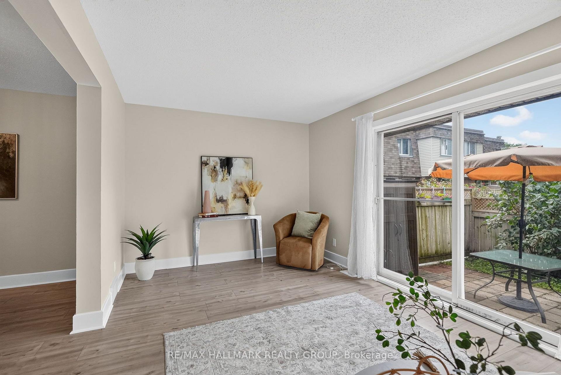 Photo 15 of 2998 Fairlea Crescent, Ottawa, Heron Gate/Industrial Park — HOMEH