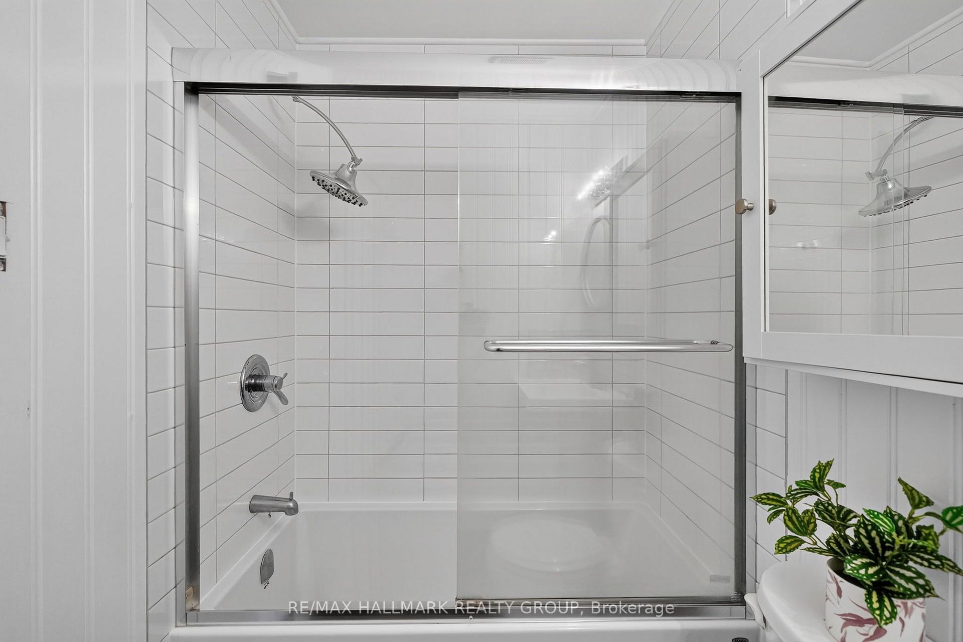Photo 23 of 2998 Fairlea Crescent, Ottawa, Heron Gate/Industrial Park — HOMEH