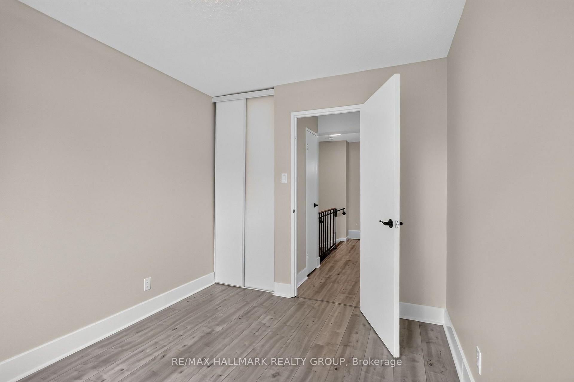 Photo 25 of 2998 Fairlea Crescent, Ottawa, Heron Gate/Industrial Park — HOMEH