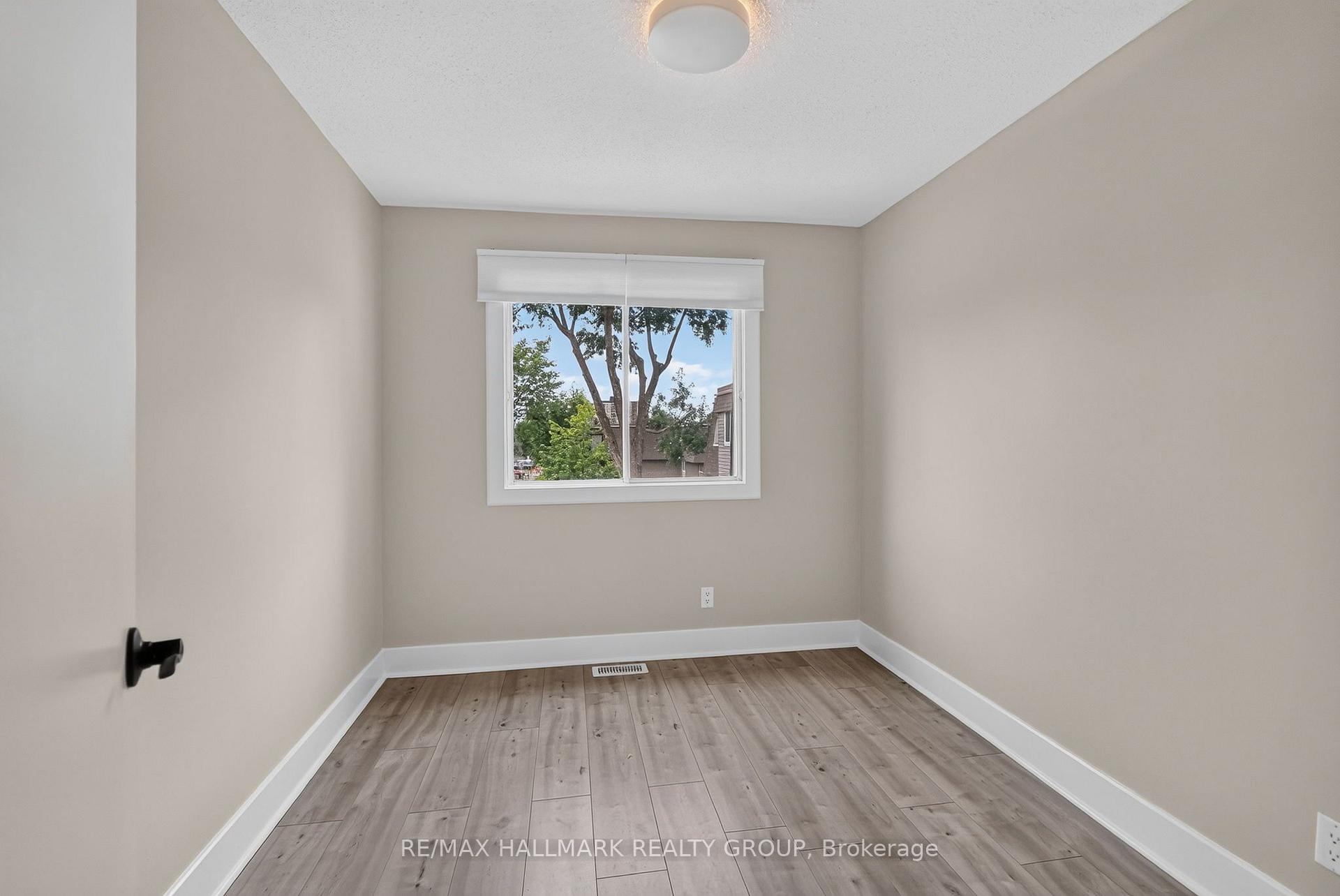 Photo 27 of 2998 Fairlea Crescent, Ottawa, Heron Gate/Industrial Park — HOMEH