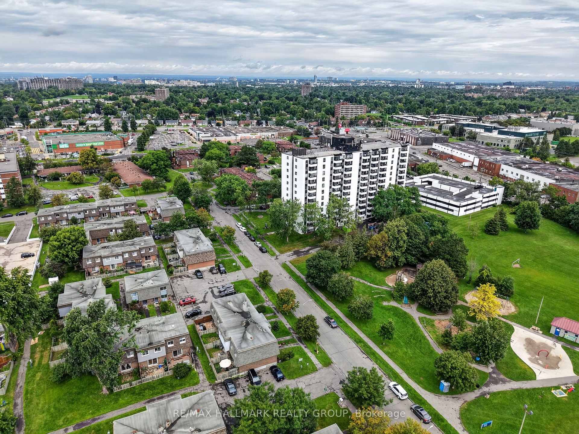 Photo 36 of 2998 Fairlea Crescent, Ottawa, Heron Gate/Industrial Park — HOMEH