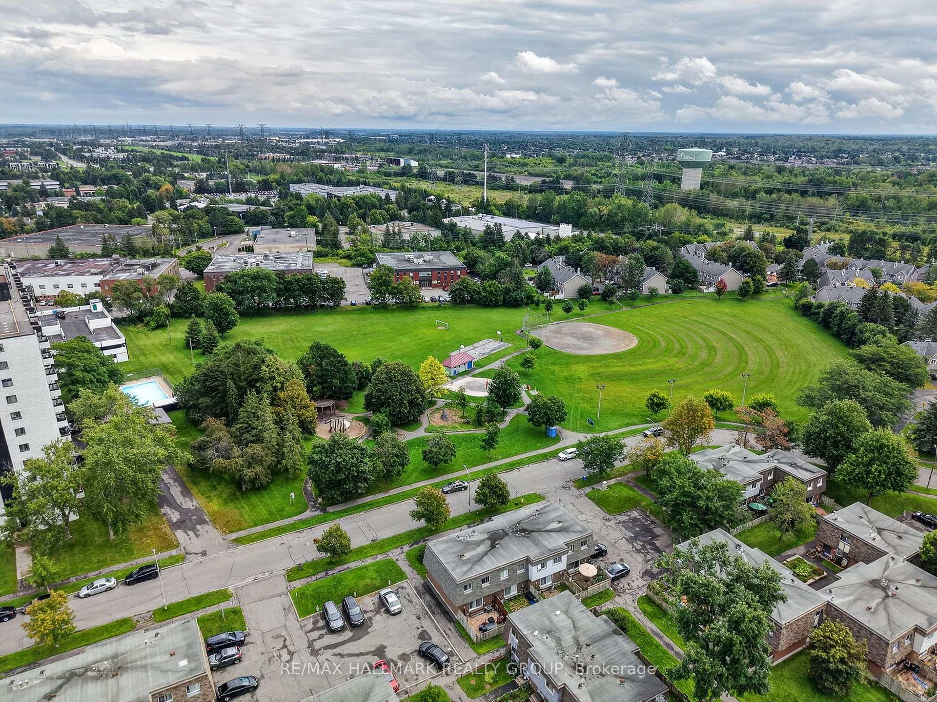 Photo 39 of 2998 Fairlea Crescent, Ottawa, Heron Gate/Industrial Park — HOMEH