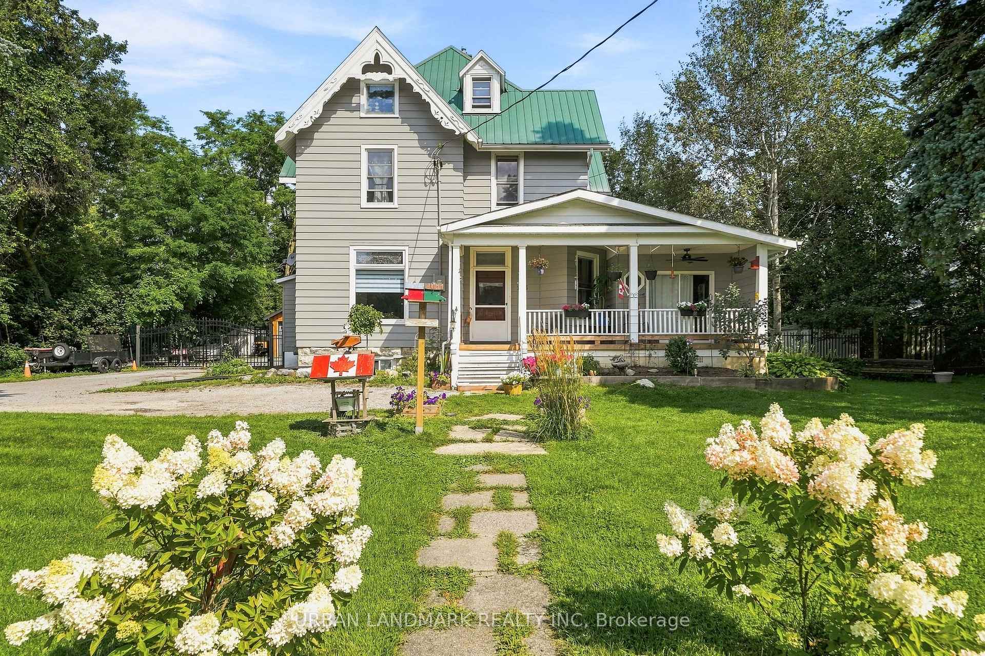 Photo of 158 St Lawrence Street E