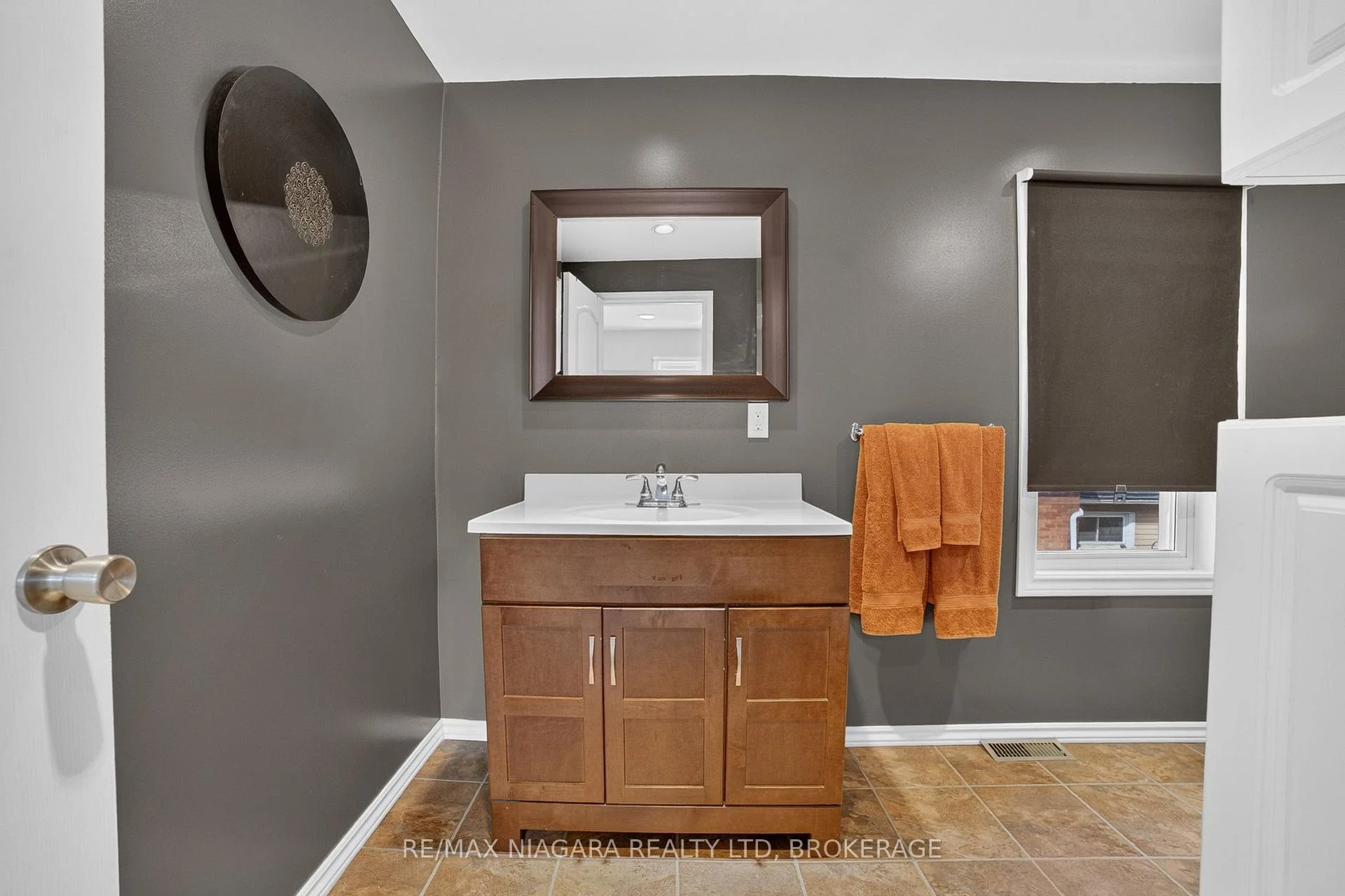 Photo 29 of 6303 Ker Street, Niagara Falls, Dorchester — HOMEH