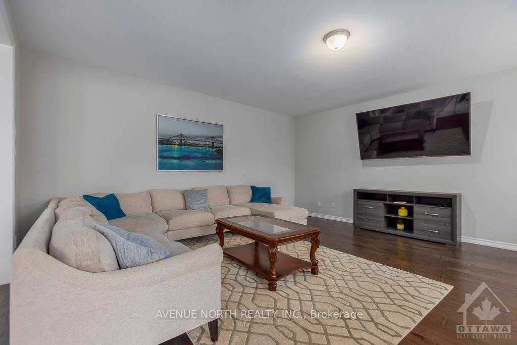 Photo 10 of 190 Bartonia Circle, Ottawa, Avalon West — HOMEH