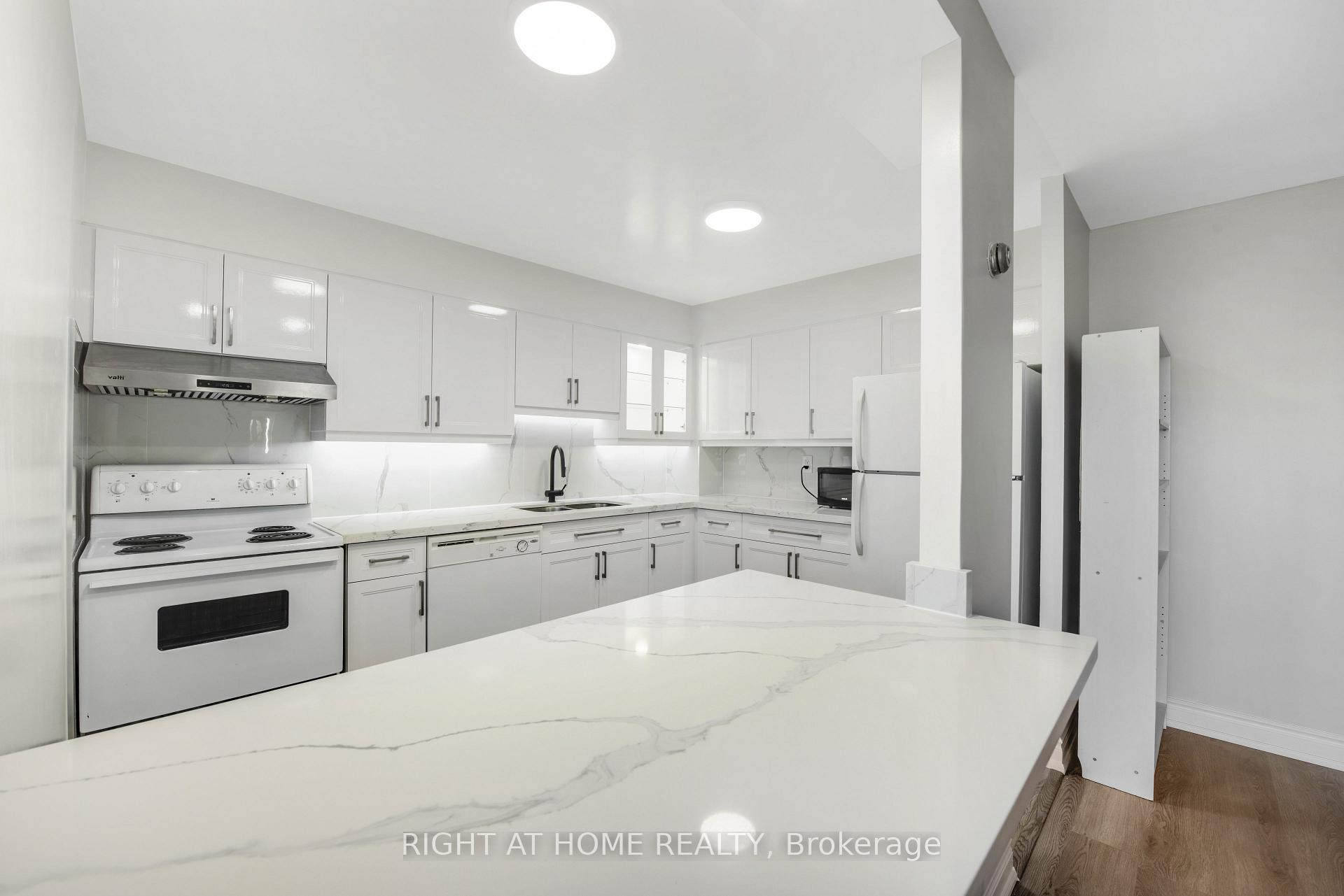 Photo 8 of Unit 919, 45 Carlton Street, Toronto, Church-Yonge Corridor — HOMEH