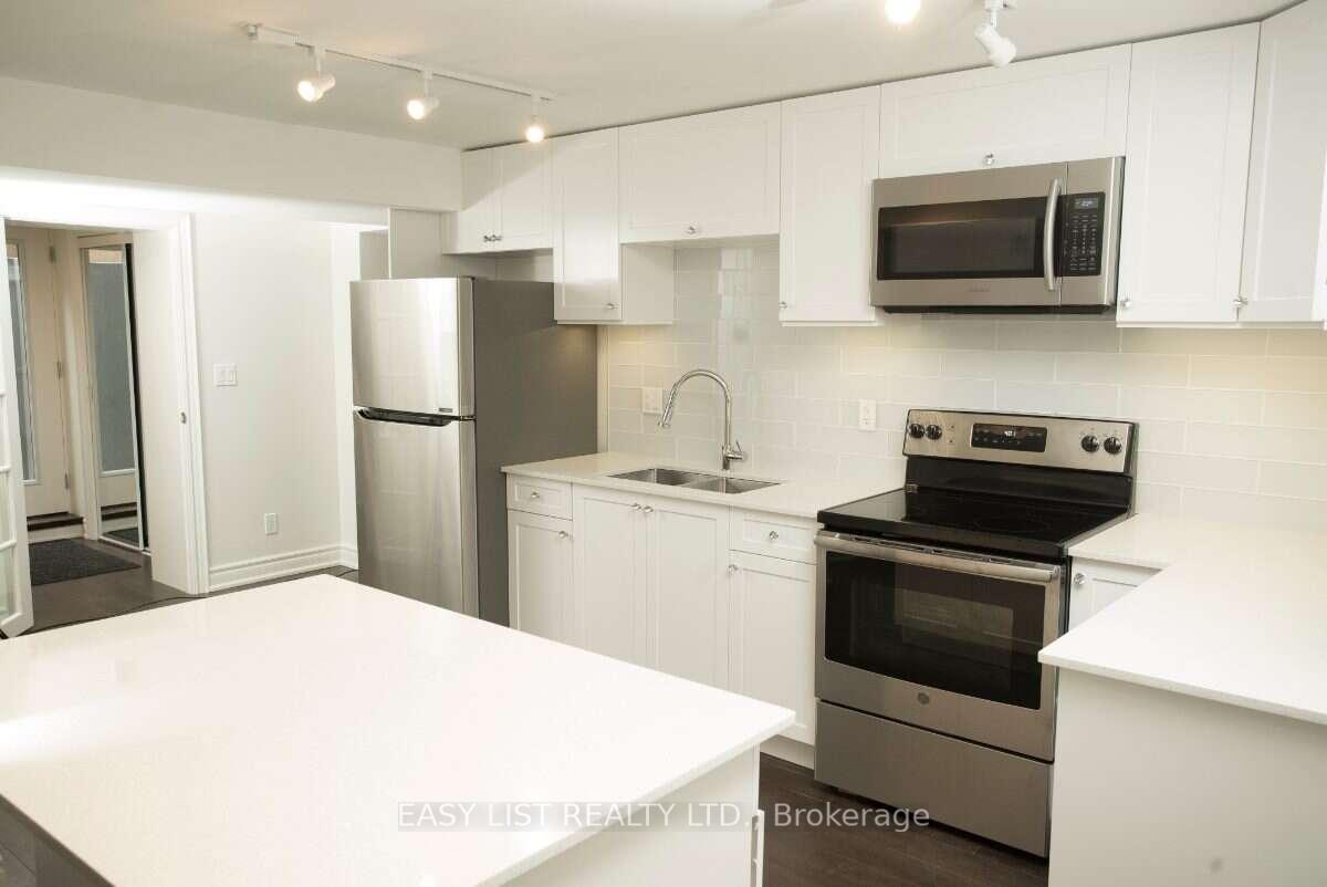 Photo 4 of 2 Princess Anne Crescent, Etobicoke, Princess-Rosethorn — HOMEH