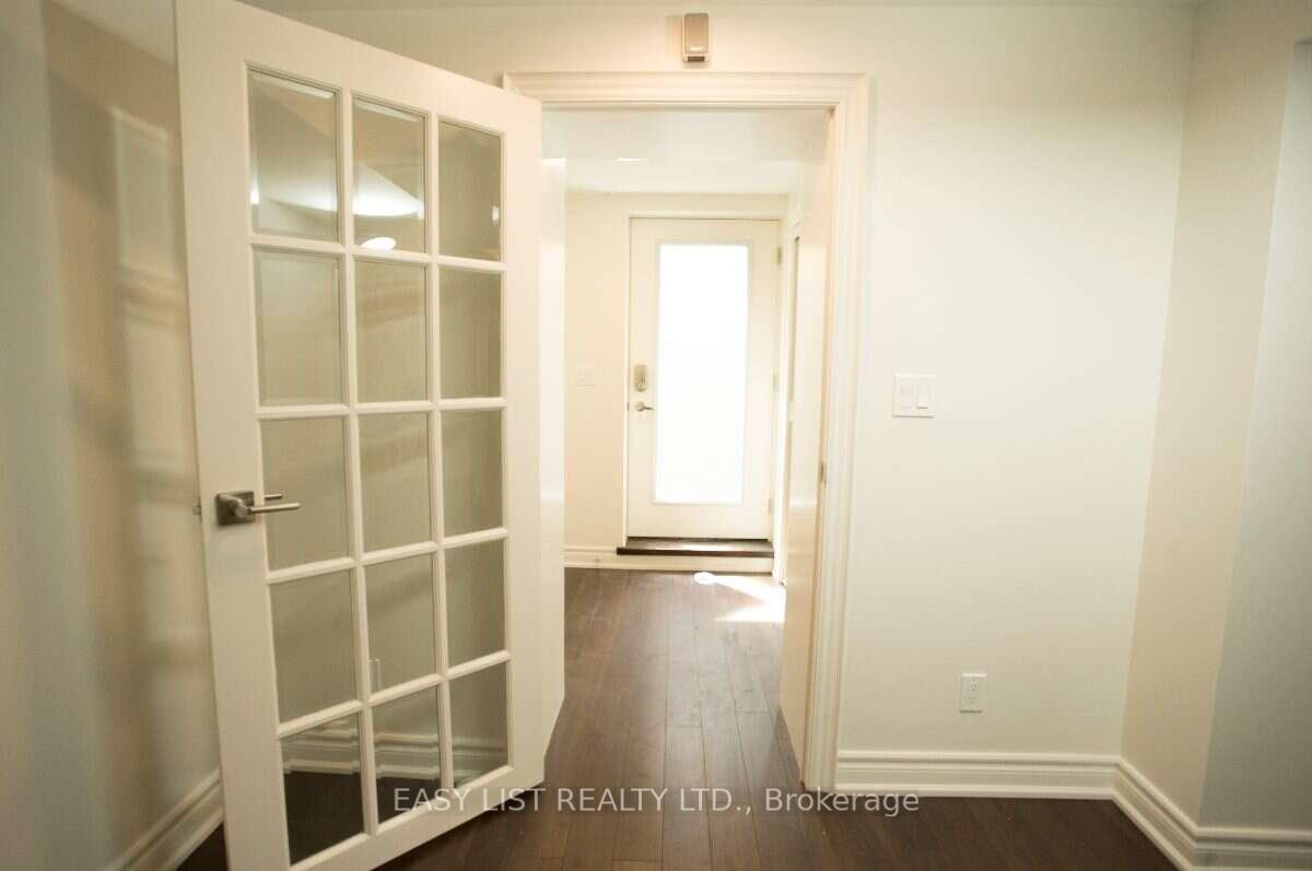 Photo 10 of 2 Princess Anne Crescent, Etobicoke, Princess-Rosethorn — HOMEH