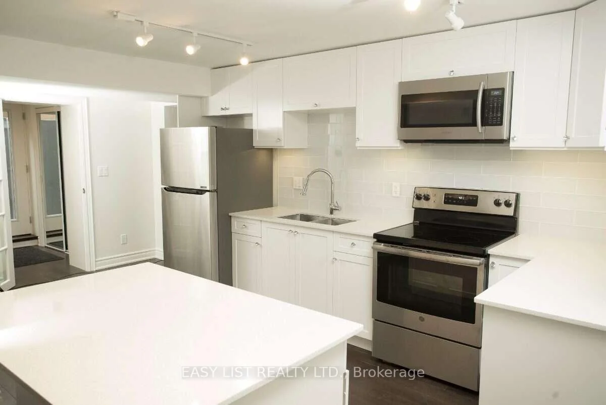 Photo 11 of 2 Princess Anne Crescent, Etobicoke, Princess-Rosethorn — HOMEH