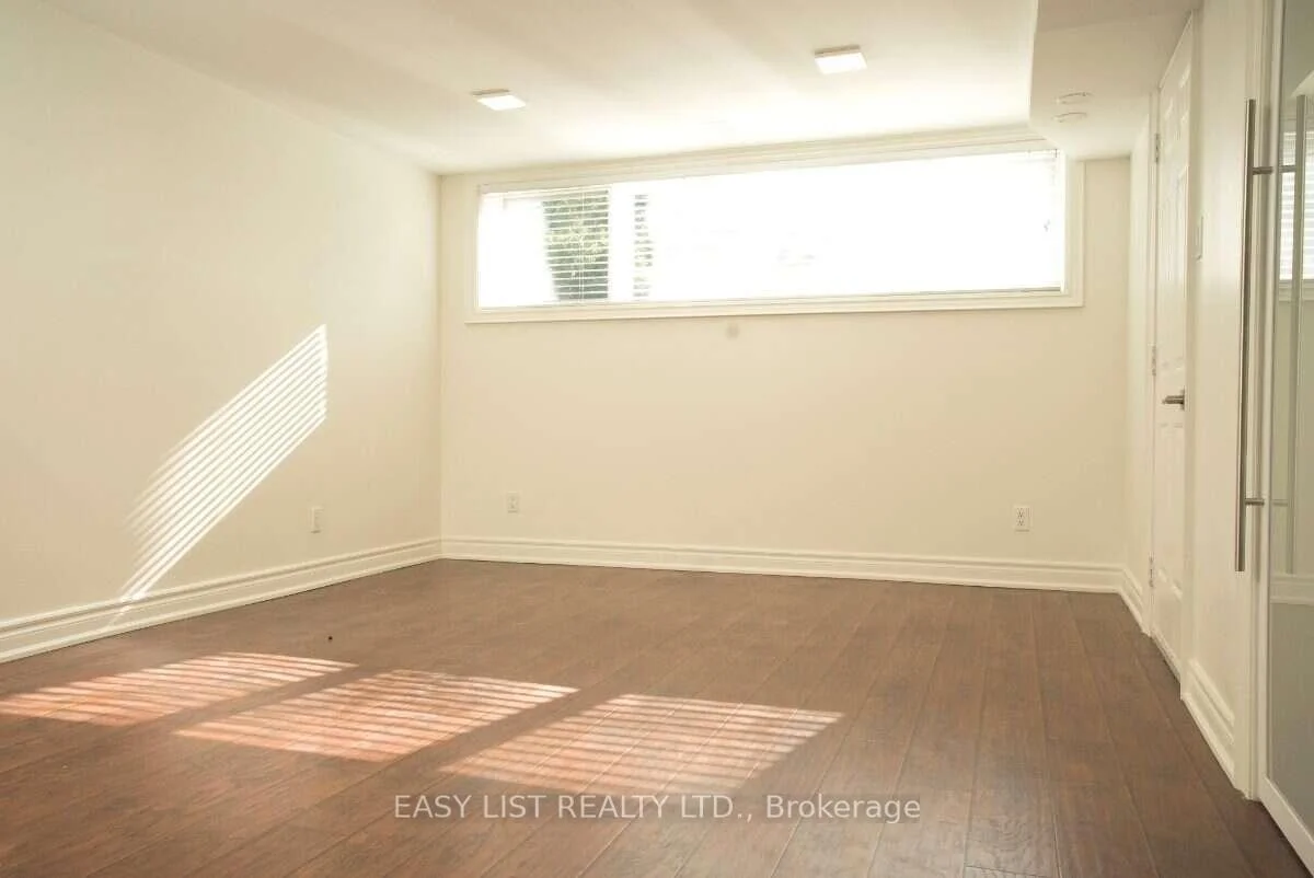 Photo 17 of 2 Princess Anne Crescent, Etobicoke, Princess-Rosethorn — HOMEH