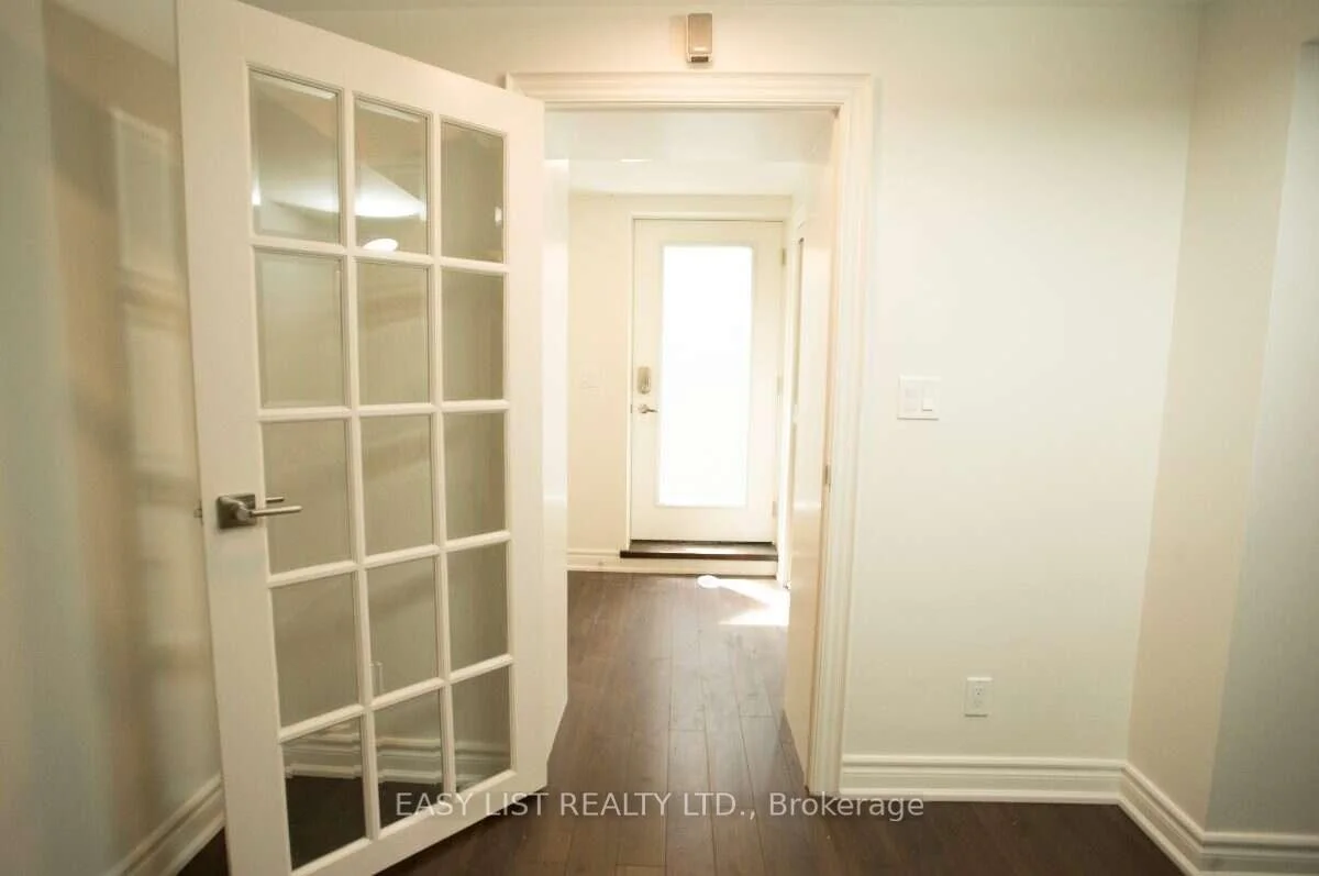 Photo 9 of 2 Princess Anne Crescent, Etobicoke, Princess-Rosethorn — HOMEH