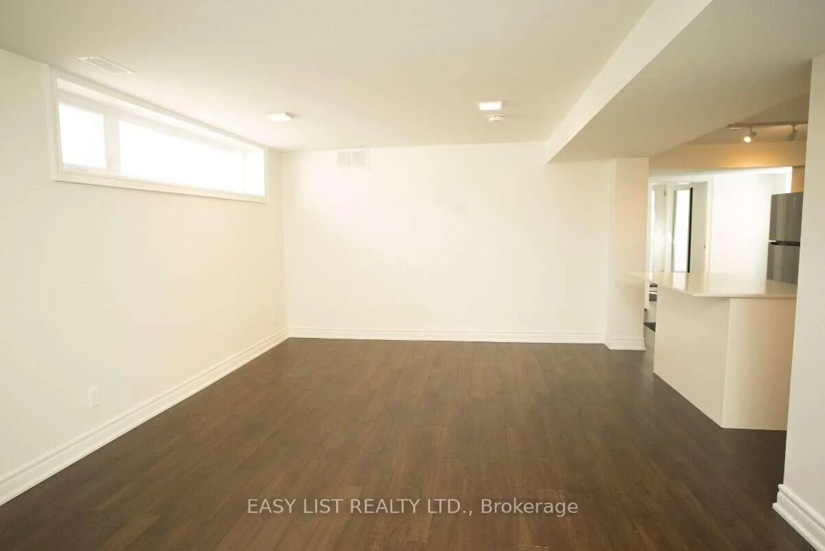 Photo 15 of 2 Princess Anne Crescent, Etobicoke, Princess-Rosethorn — HOMEH