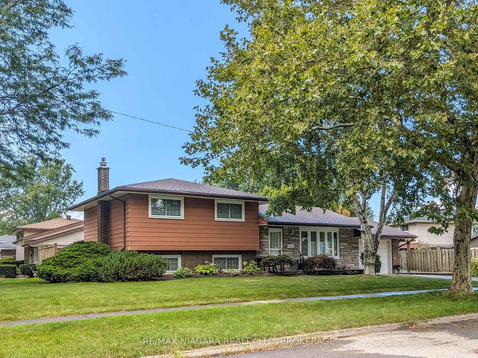 Photo 2 of 3139 Chipman Crescent, Niagara Falls, Chippawa — HOMEH