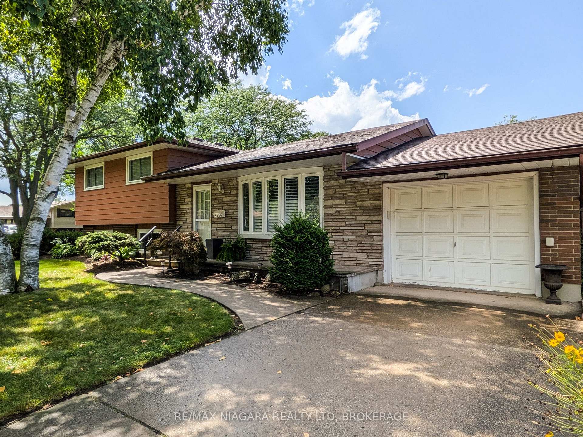 Photo 3 of 3139 Chipman Crescent, Niagara Falls, Chippawa — HOMEH