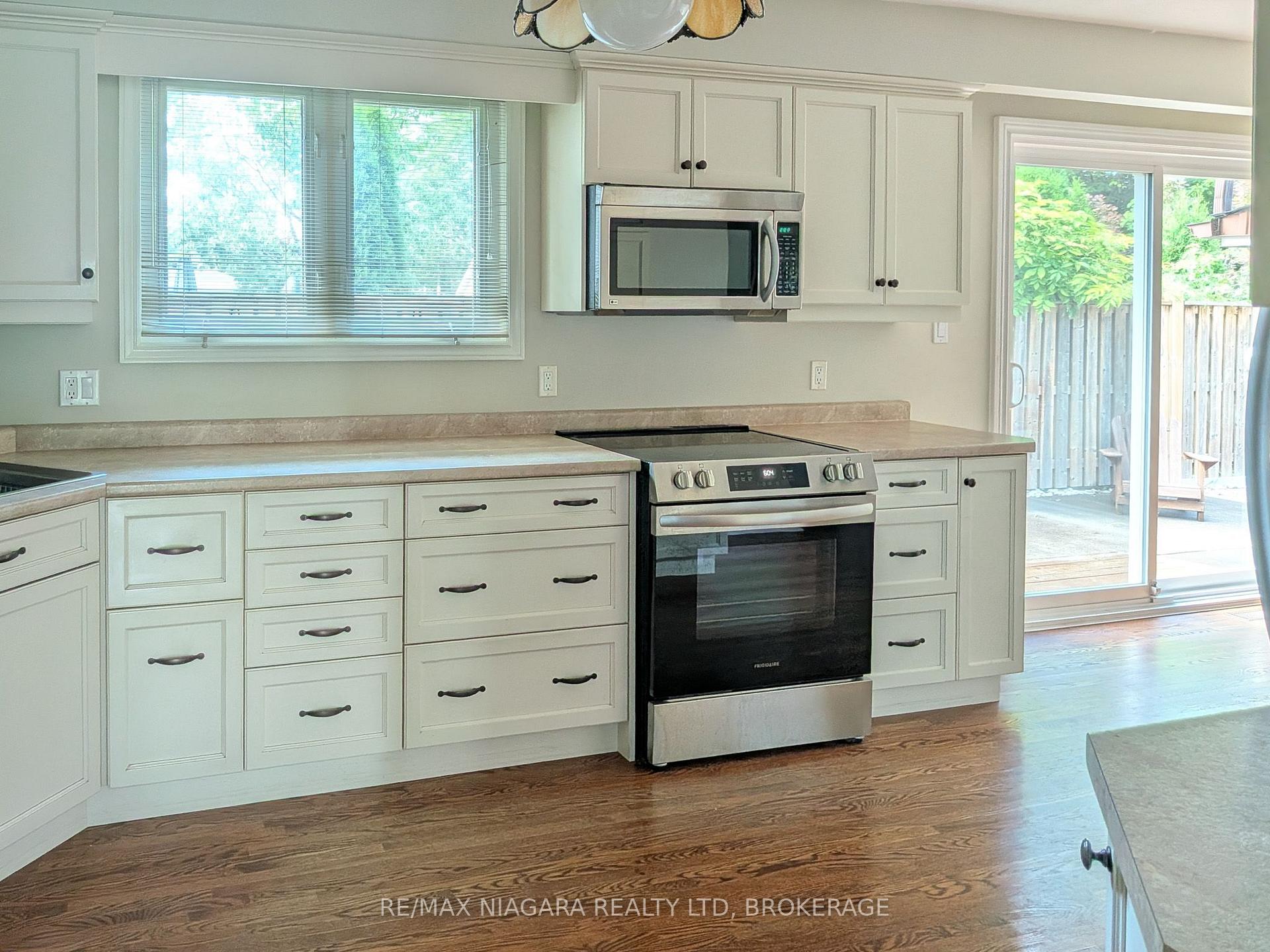 Photo 21 of 3139 Chipman Crescent, Niagara Falls, Chippawa — HOMEH