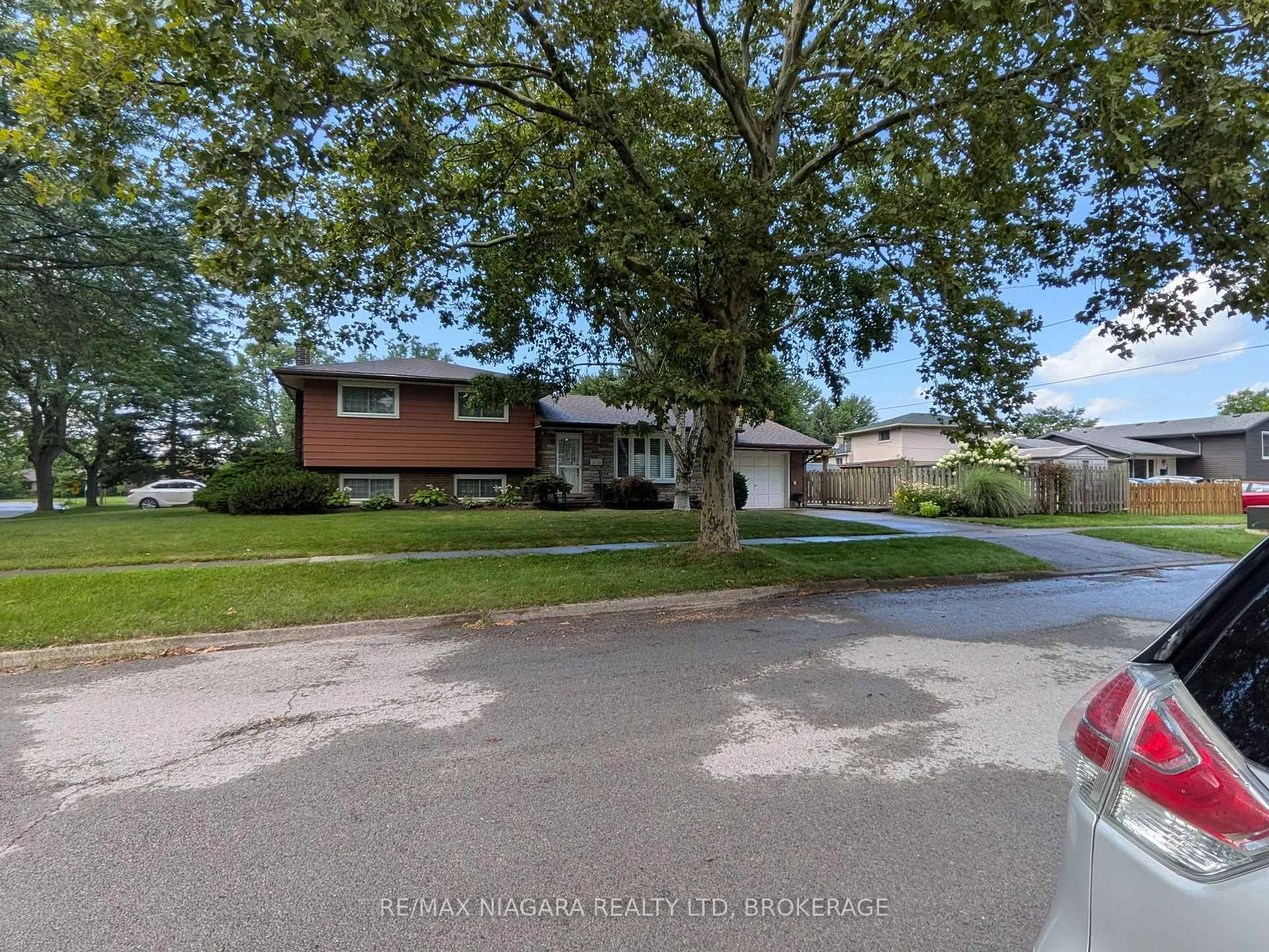 Photo 5 of 3139 Chipman Crescent, Niagara Falls, Chippawa — HOMEH