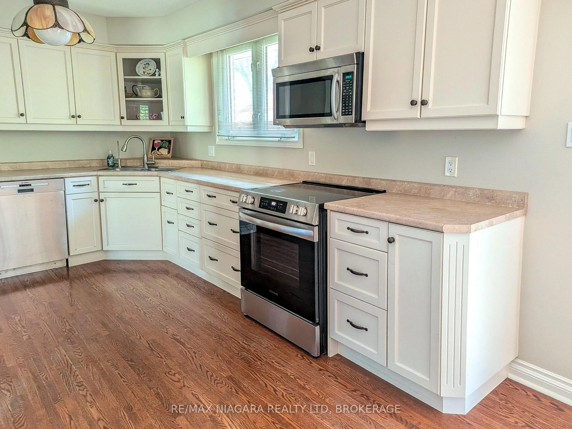 Photo 13 of 3139 Chipman Crescent, Niagara Falls, Chippawa — HOMEH
