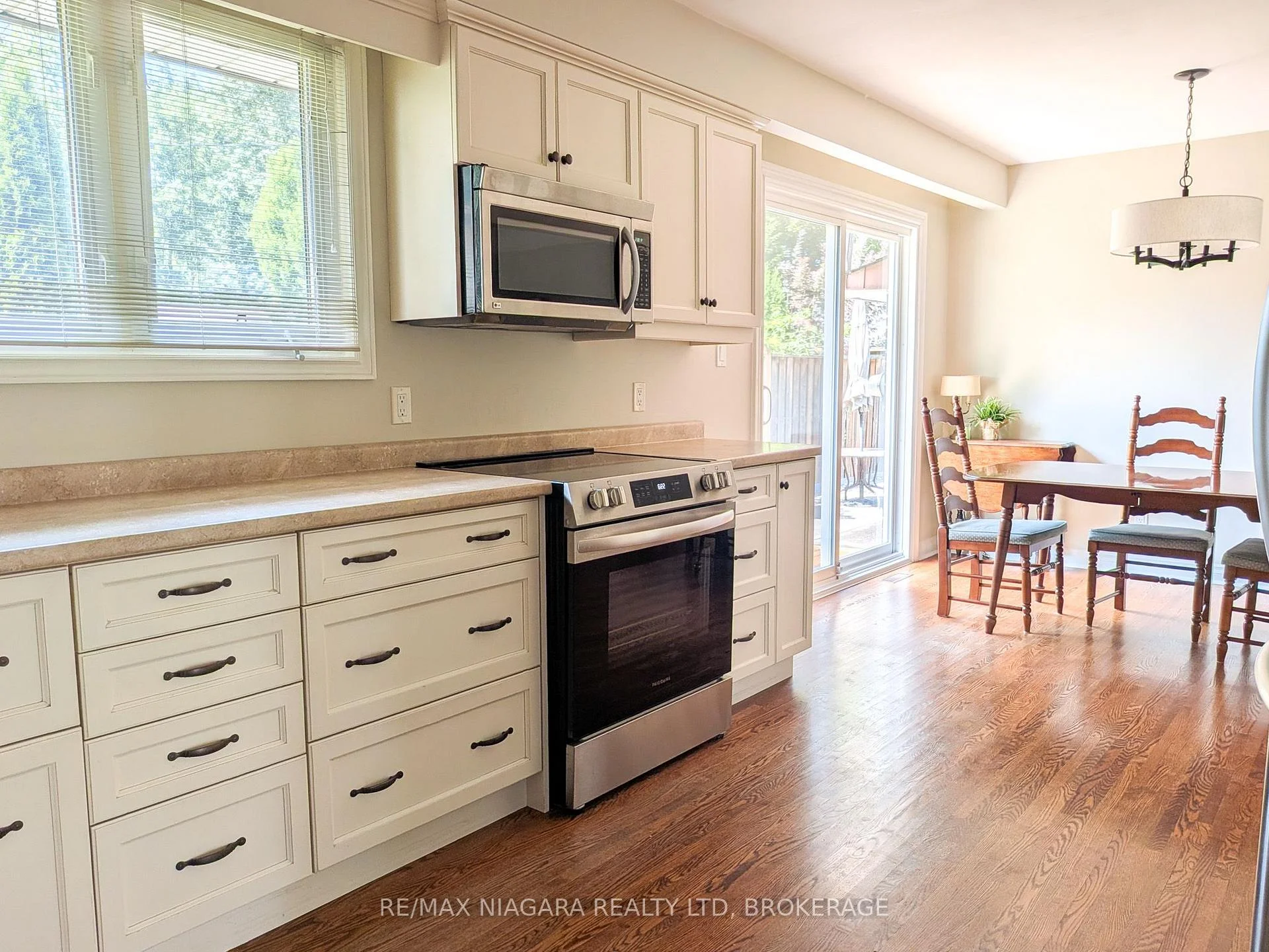Photo 18 of 3139 Chipman Crescent, Niagara Falls, Chippawa — HOMEH