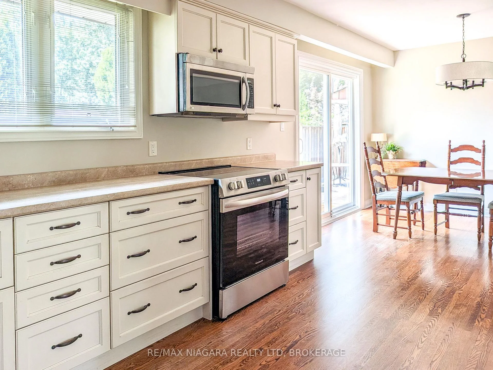 Photo 19 of 3139 Chipman Crescent, Niagara Falls, Chippawa — HOMEH